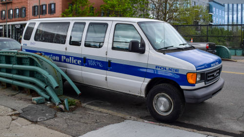 Additional photo  of Boston Police
                    Cruiser 6720, a 2006 Ford Econoline                     taken by @riemergencyvehicles