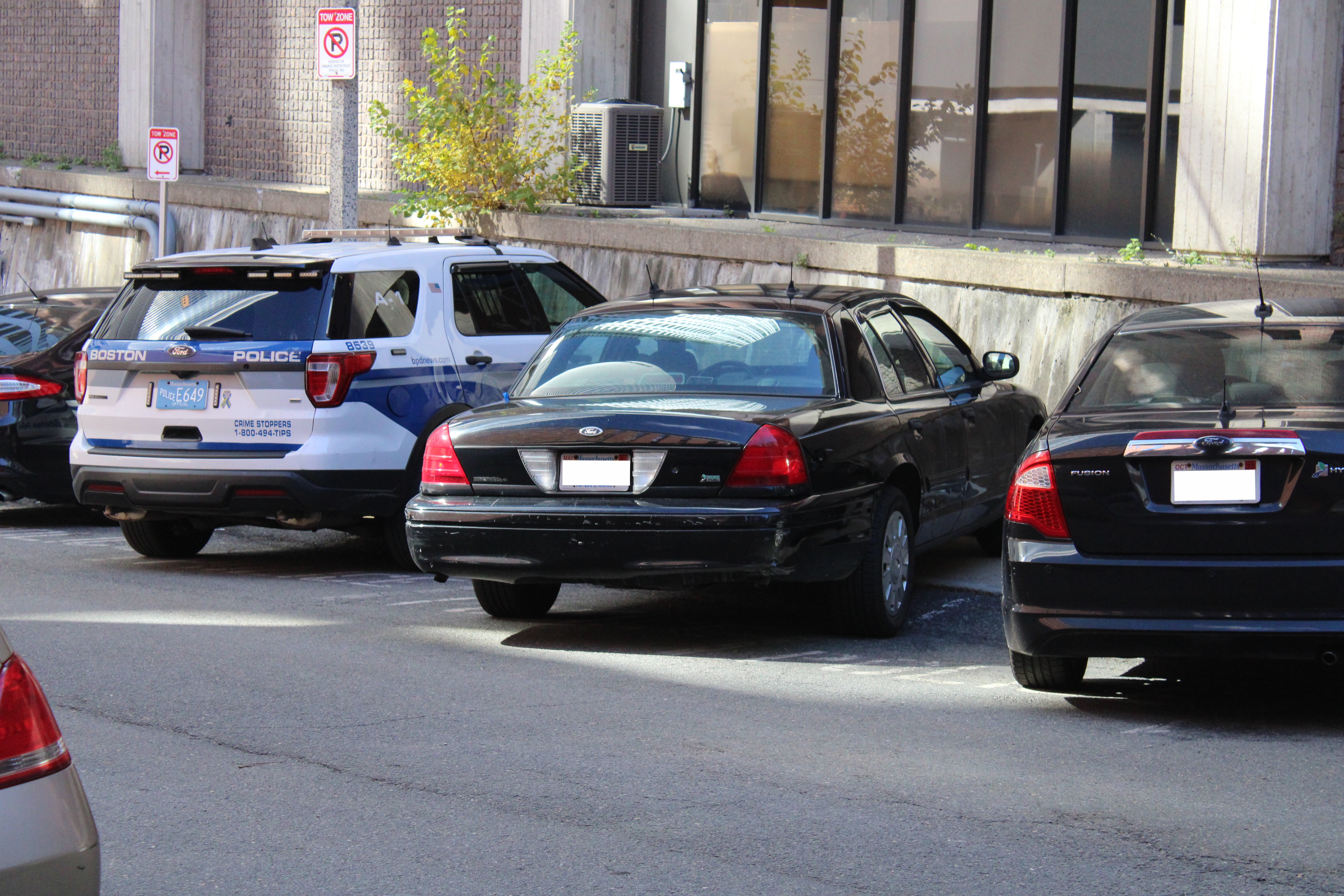A photo  of Boston Police
            Unmarked Unit, a 2009 Ford Crown Victoria Police Interceptor             taken by @riemergencyvehicles