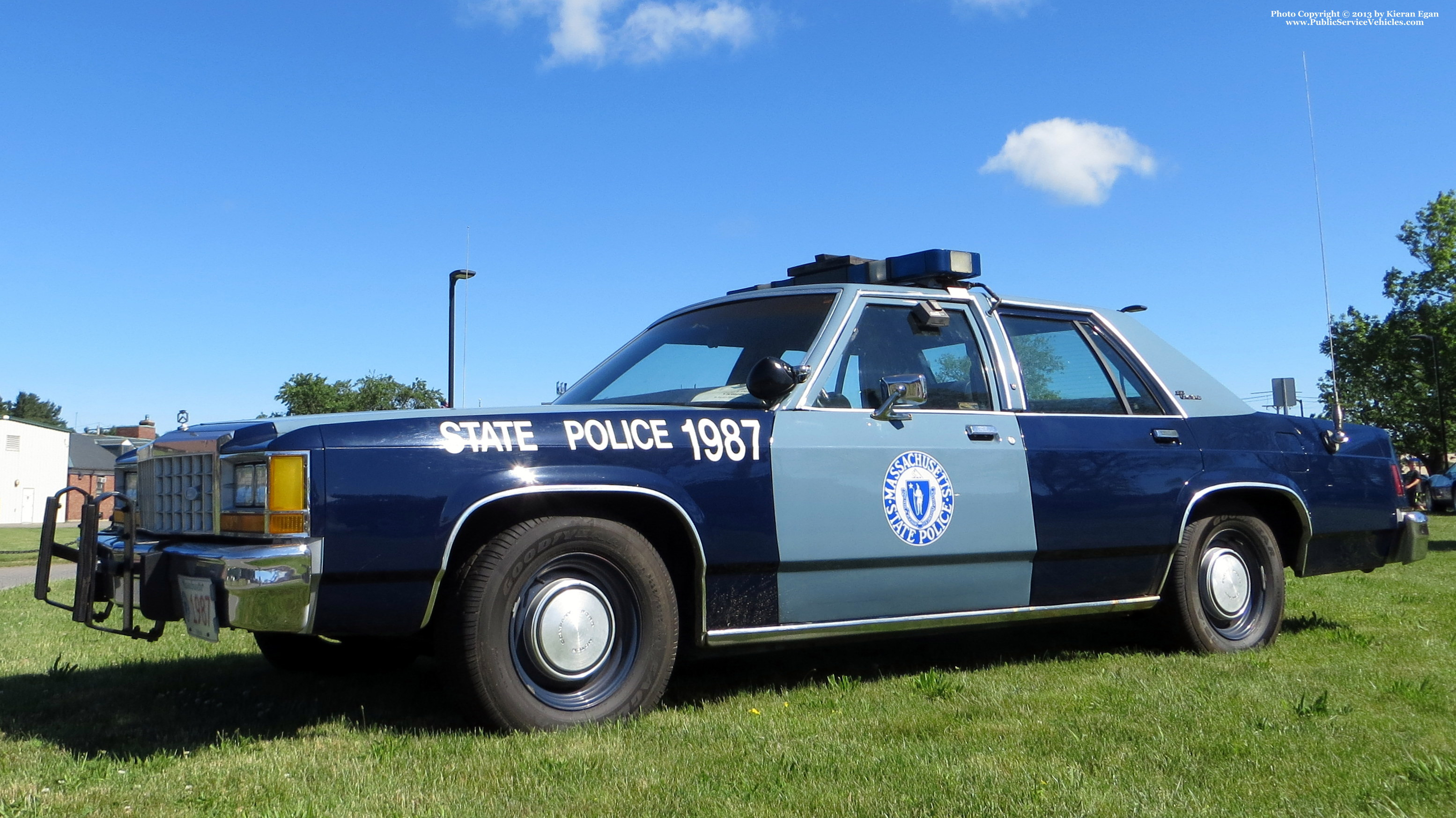 A photo  of Massachusetts State Police
            Cruiser 1987, a 1987 Ford LTD Crown Victoria             taken by Kieran Egan