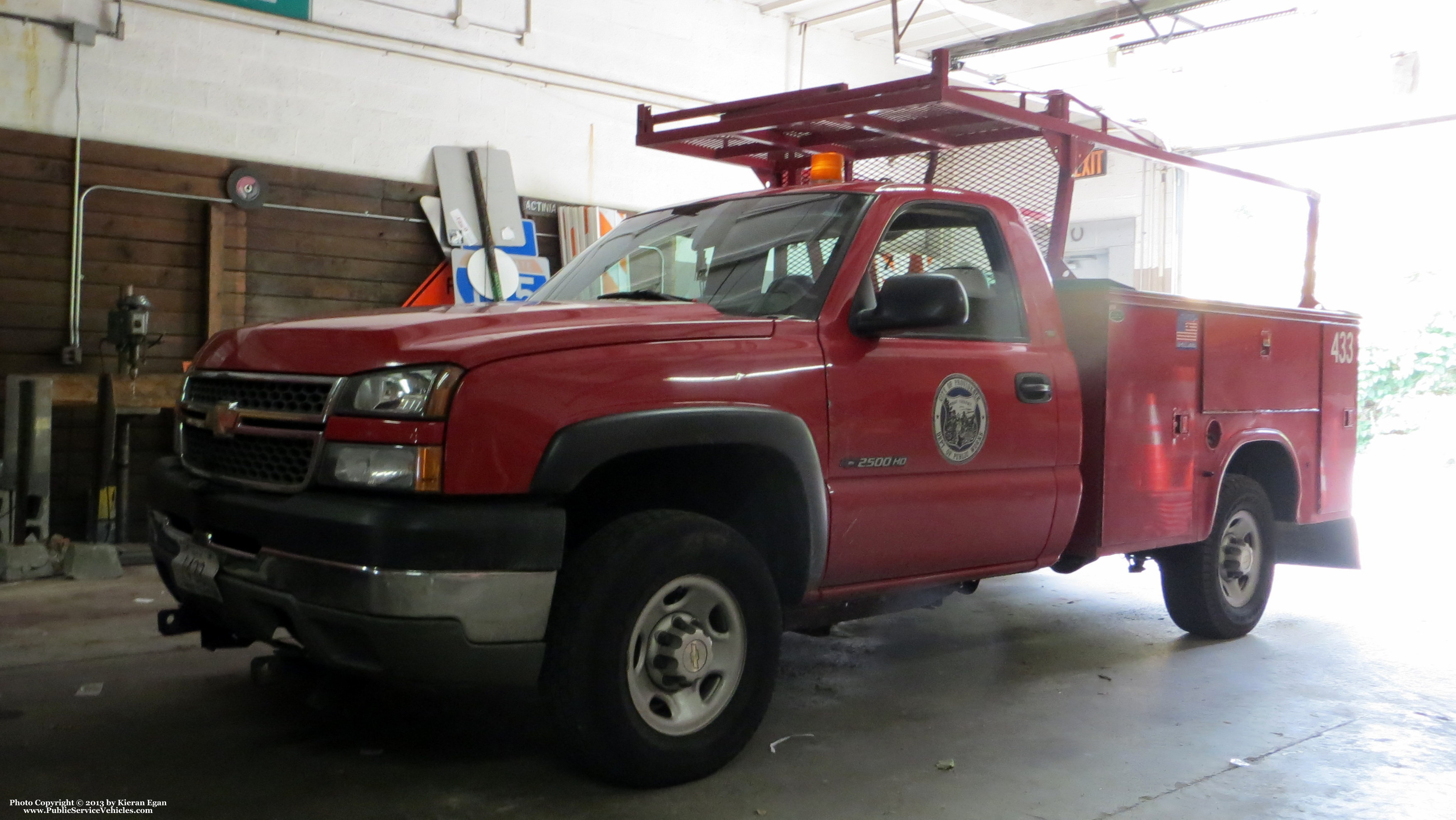 A photo  of Providence Traffic Engineering Division
            Truck 1433, a 1999-2006 Chevrolet 2500HD             taken by Kieran Egan