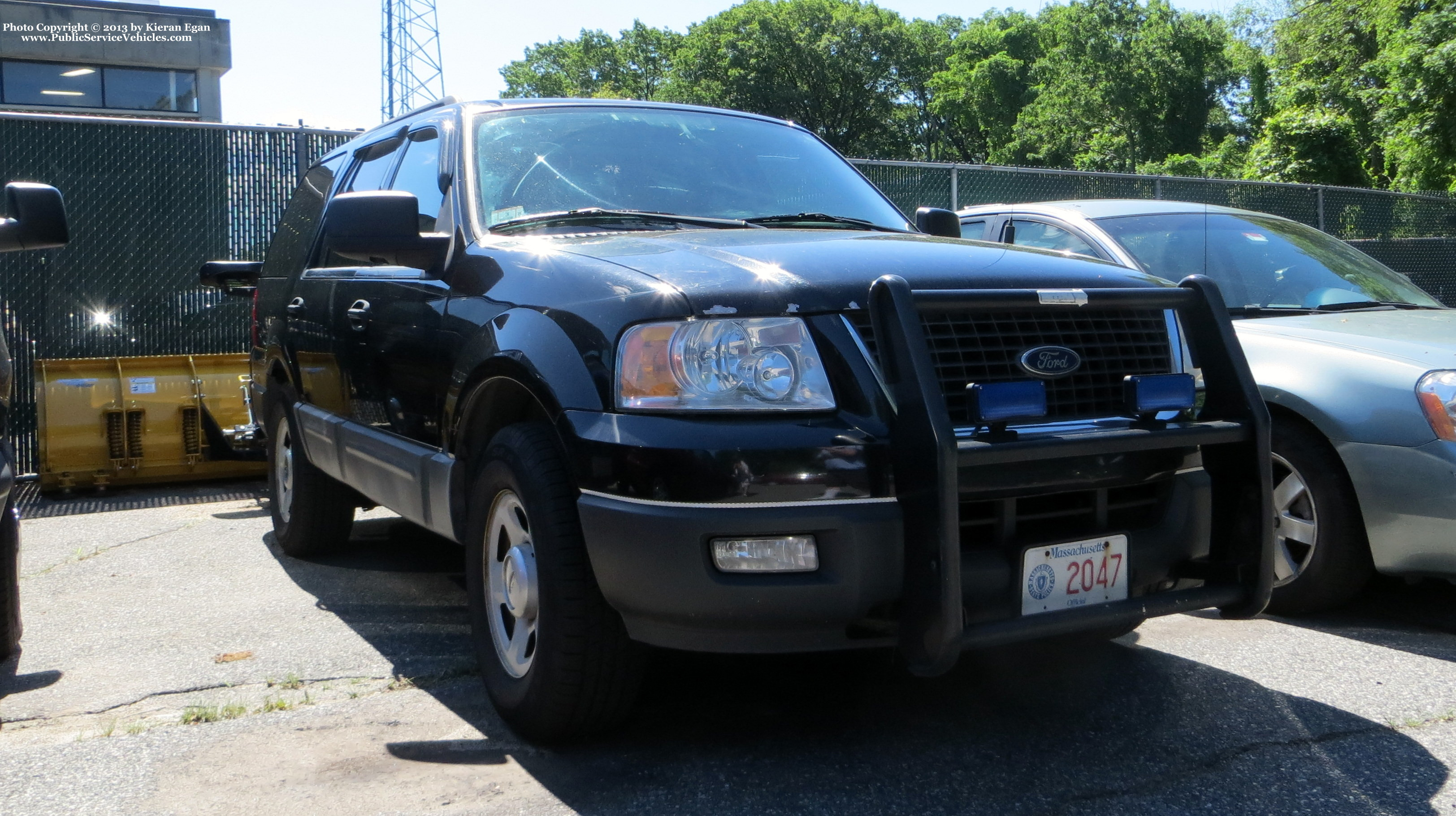 A photo  of Massachusetts State Police
            Cruiser 2047, a 2003-2006 Ford Expedition             taken by Kieran Egan