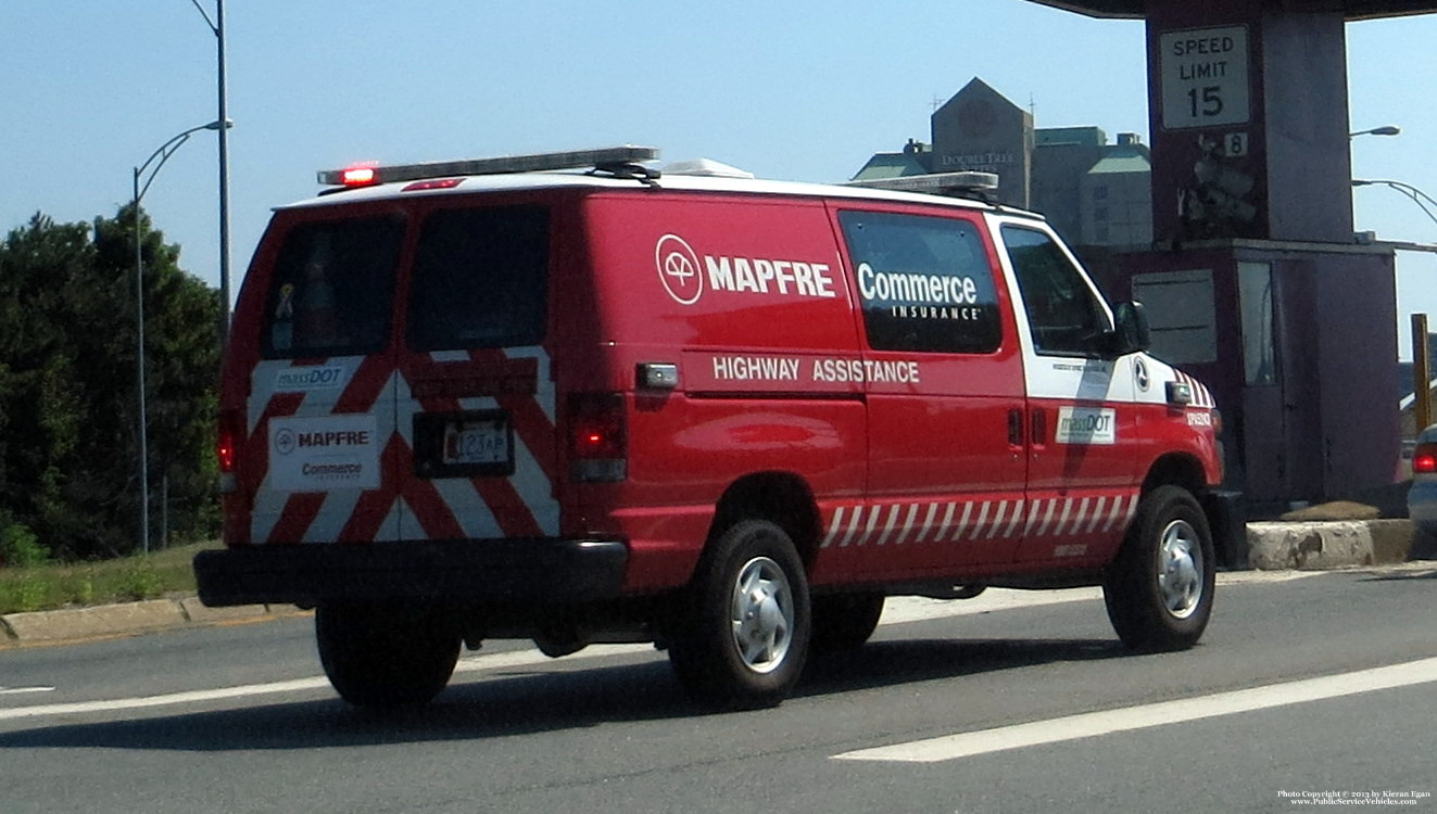 A photo  of Massachusetts Department of Transportation
            Van 123AP, a 2008-2010 Ford E-Series             taken by Kieran Egan