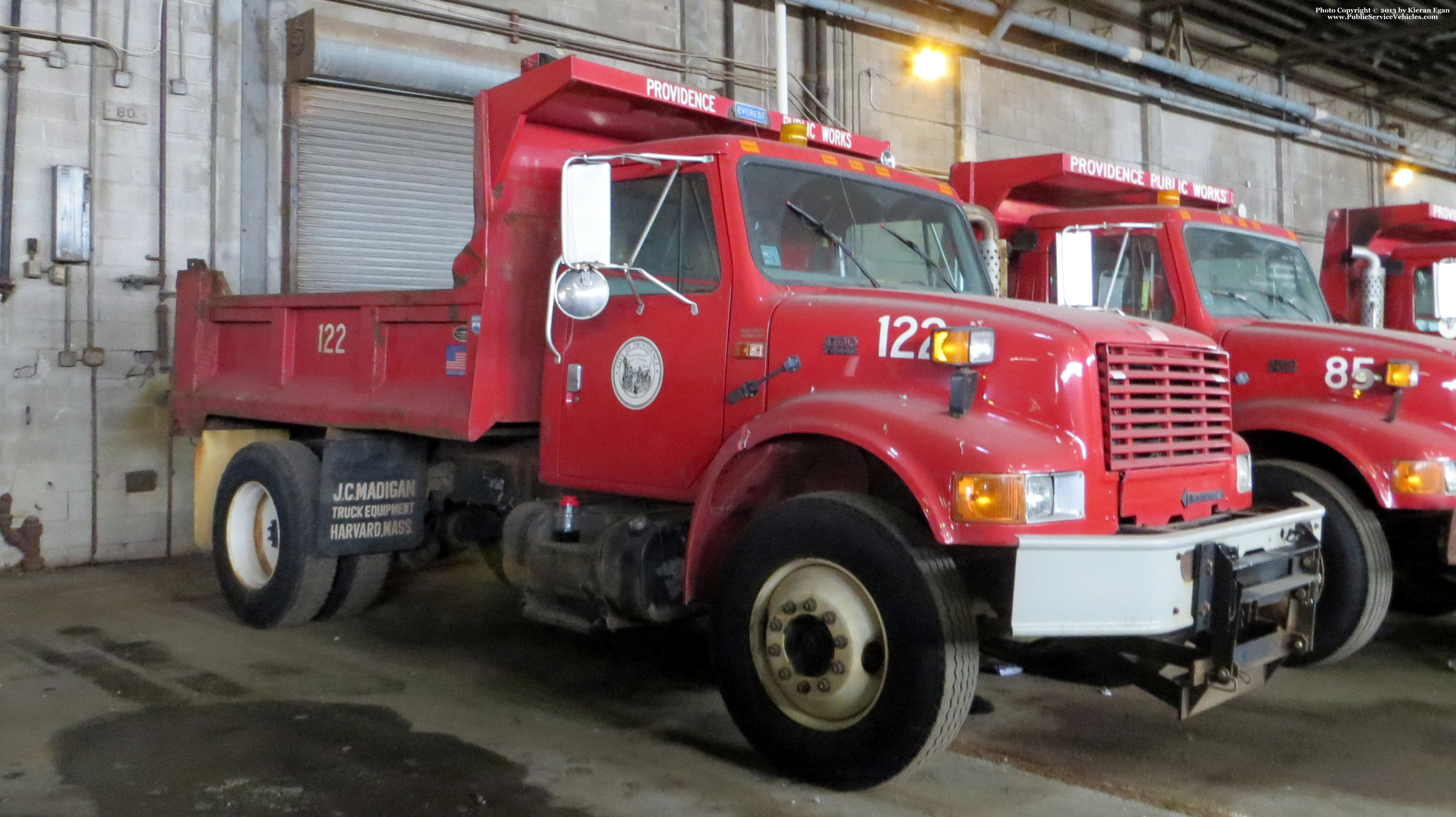 A photo  of Providence Highway Division
            Truck 122, a 1989-2001 International 4700             taken by Kieran Egan