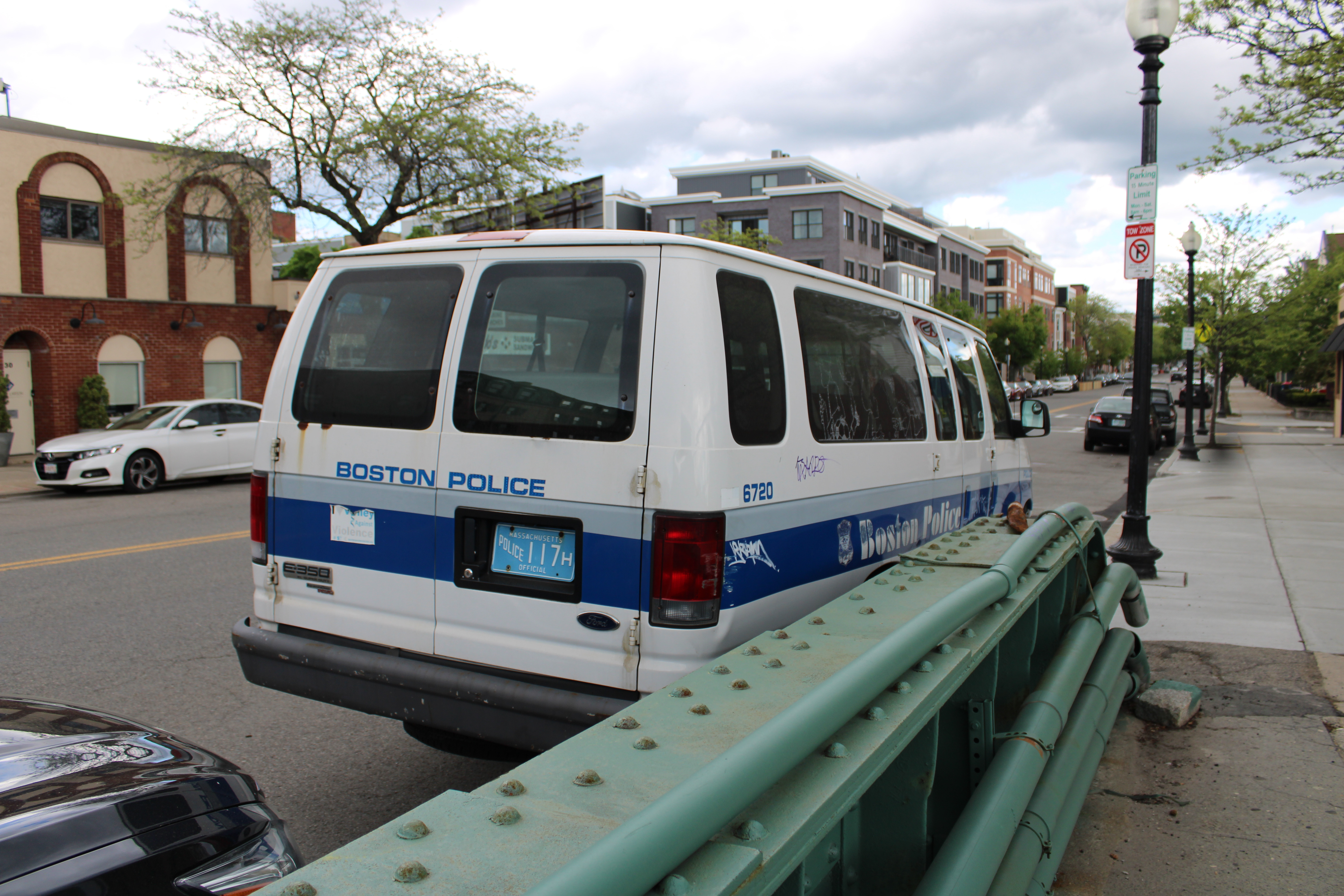 A photo  of Boston Police
            Cruiser 6720, a 2006 Ford Econoline             taken by @riemergencyvehicles