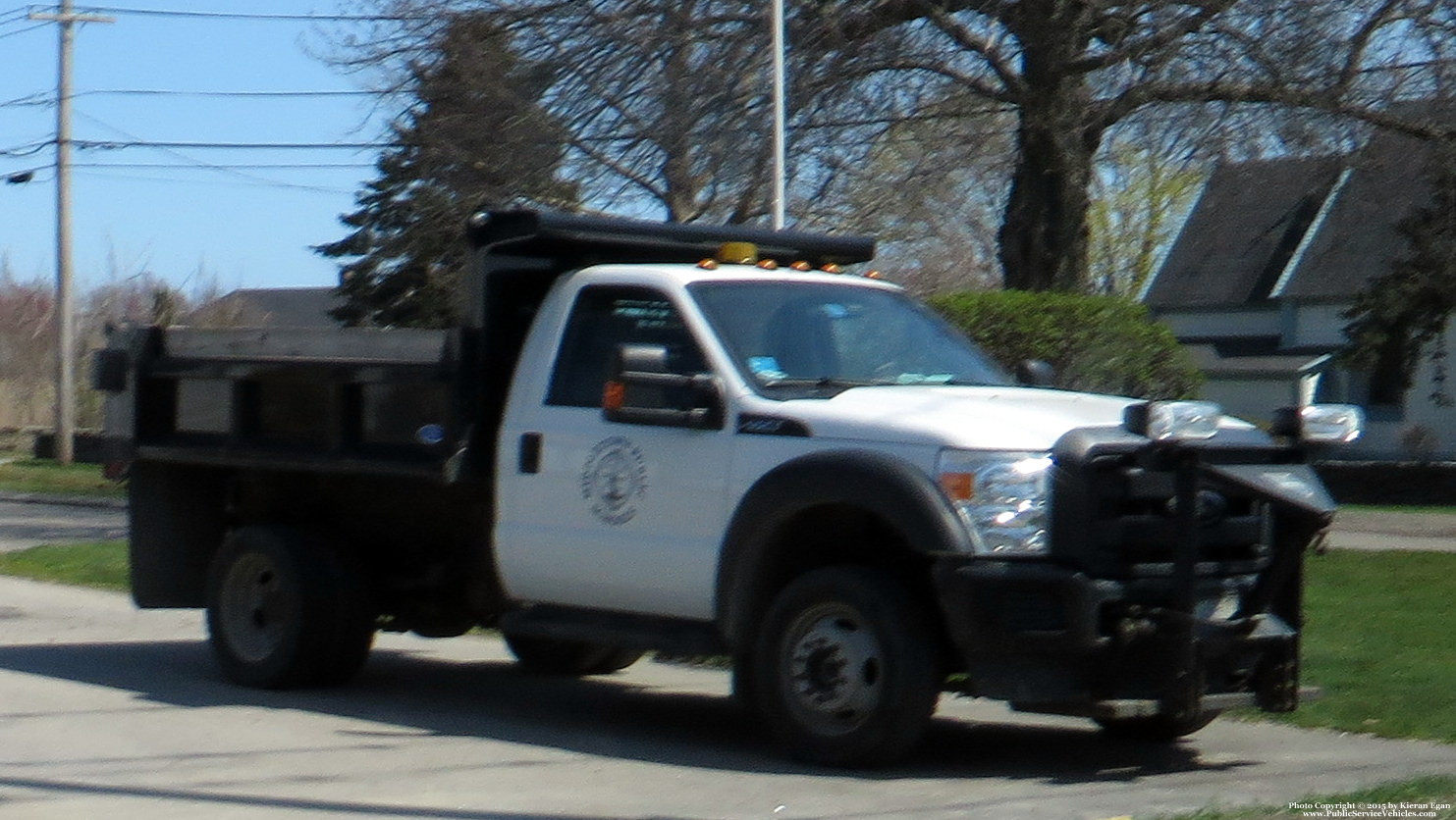 A photo  of Middletown Public Schools
            Dump Truck, a 2011-2015 Ford F-450             taken by Kieran Egan