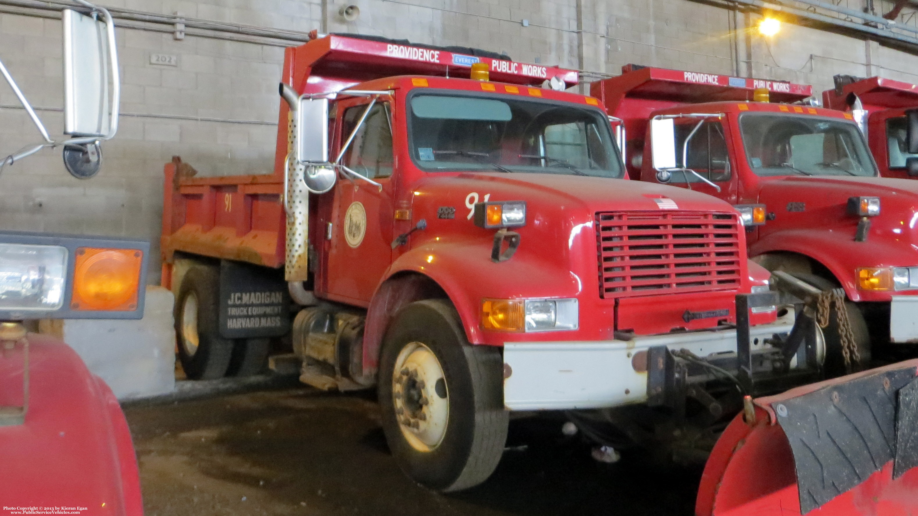 A photo  of Providence Highway Division
            Truck 91, a 1989-2001 International 4700             taken by Kieran Egan