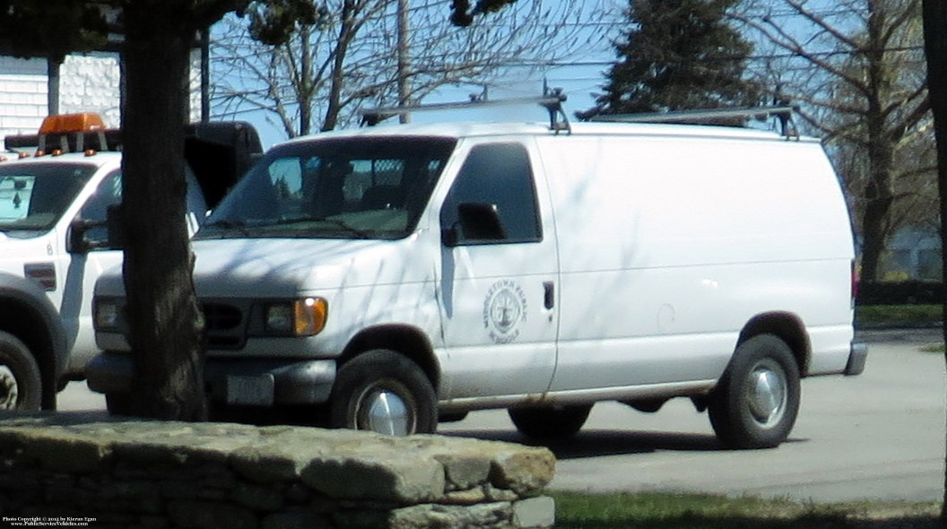 A photo  of Middletown Public Schools
            Van, a 1997-2007 Ford Econoline             taken by Kieran Egan