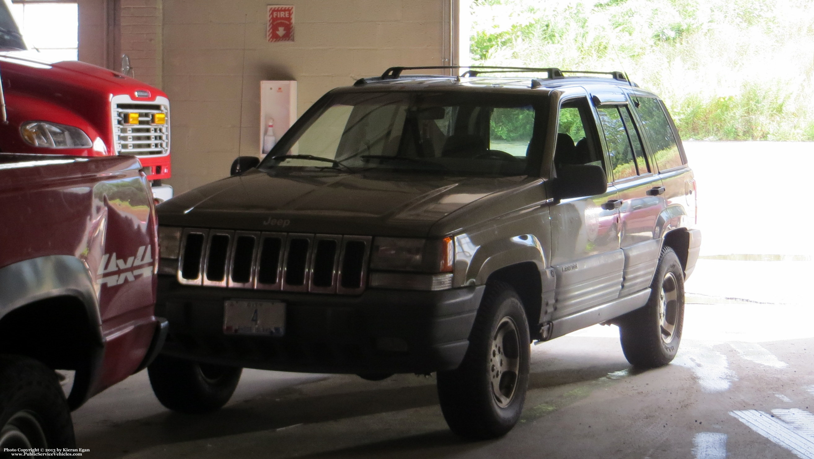 A photo  of Providence Sewer Division
            Car 4, a 1993-1998 Jeep Grand Cherokee             taken by Kieran Egan