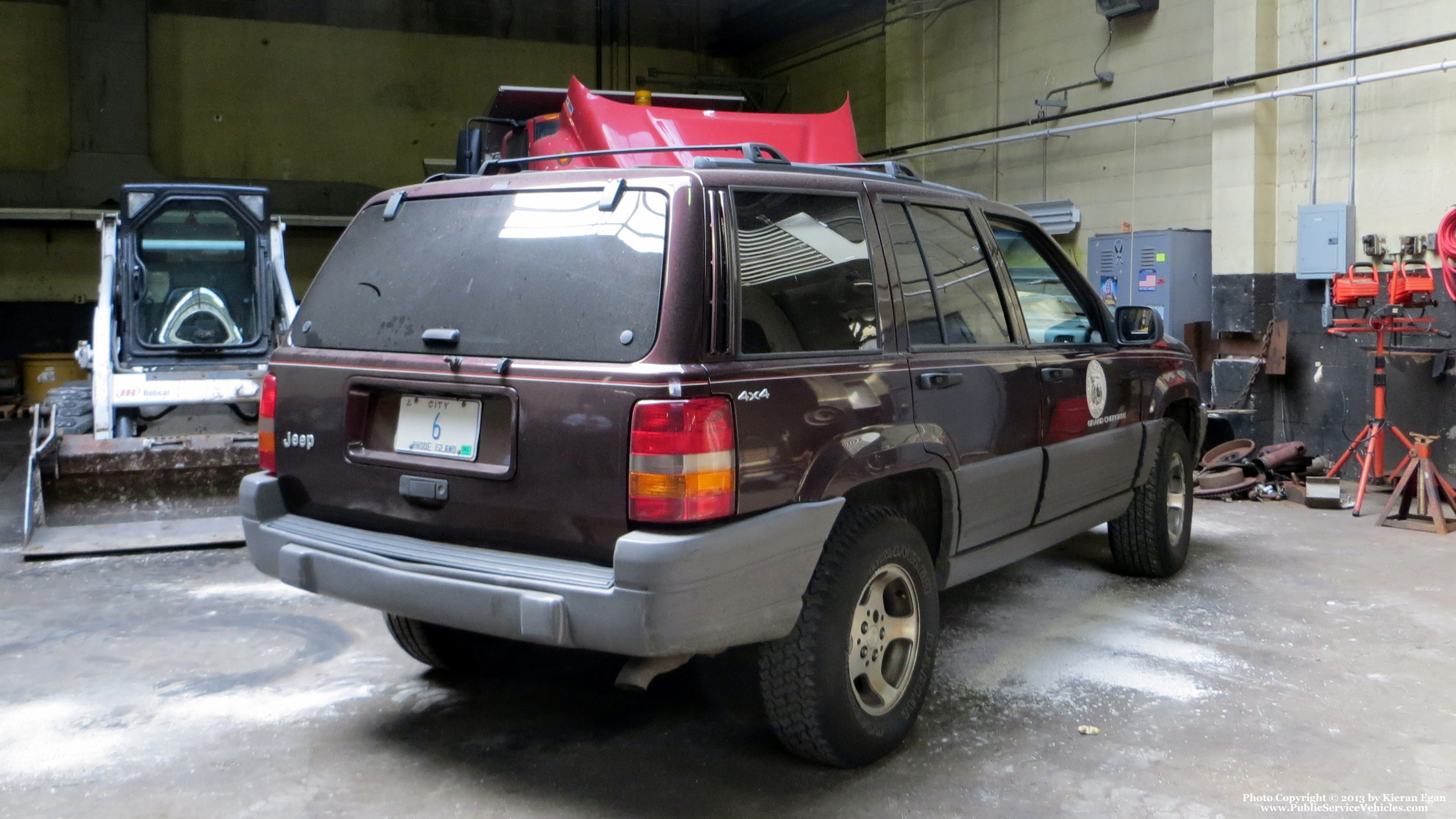 A photo  of Providence Traffic Engineering Division
            Car 6, a 1993-1998 Jeep Grand Cherokee             taken by Kieran Egan