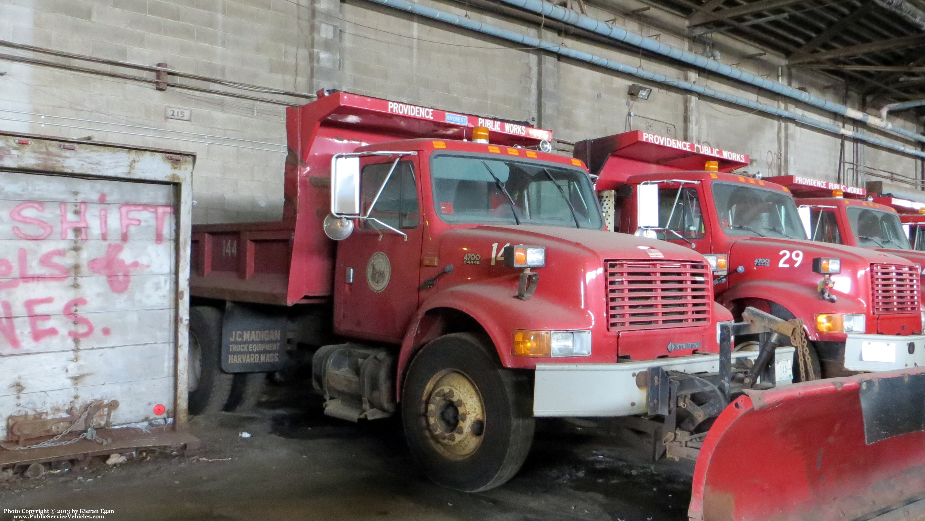 A photo  of Providence Highway Division
            Truck 144, a 1989-2001 International 4700             taken by Kieran Egan