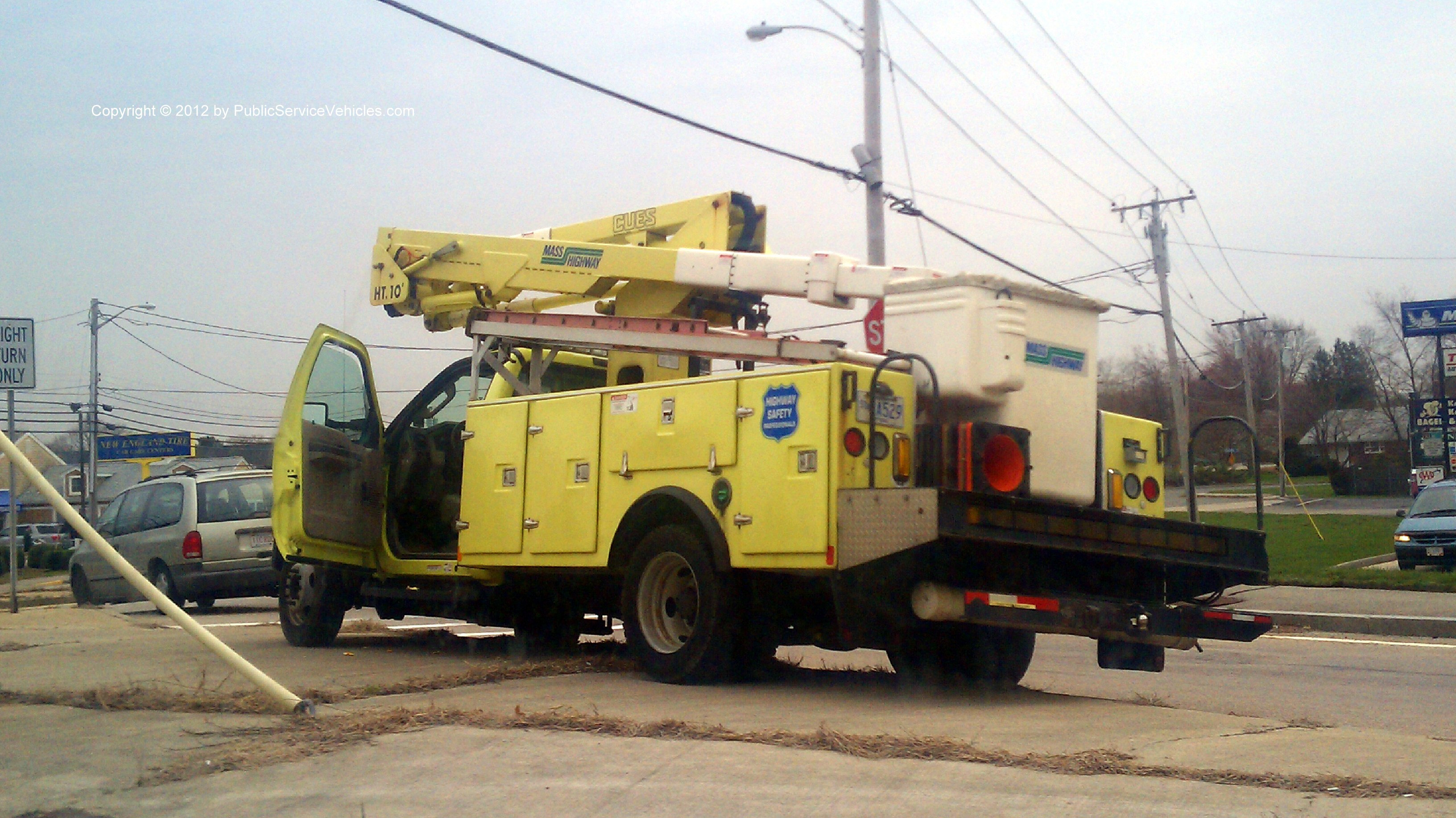 A photo  of Massachusetts Department of Transportation
            Truck A529, a 2008 Ford F-450/CUES             taken by Kieran Egan