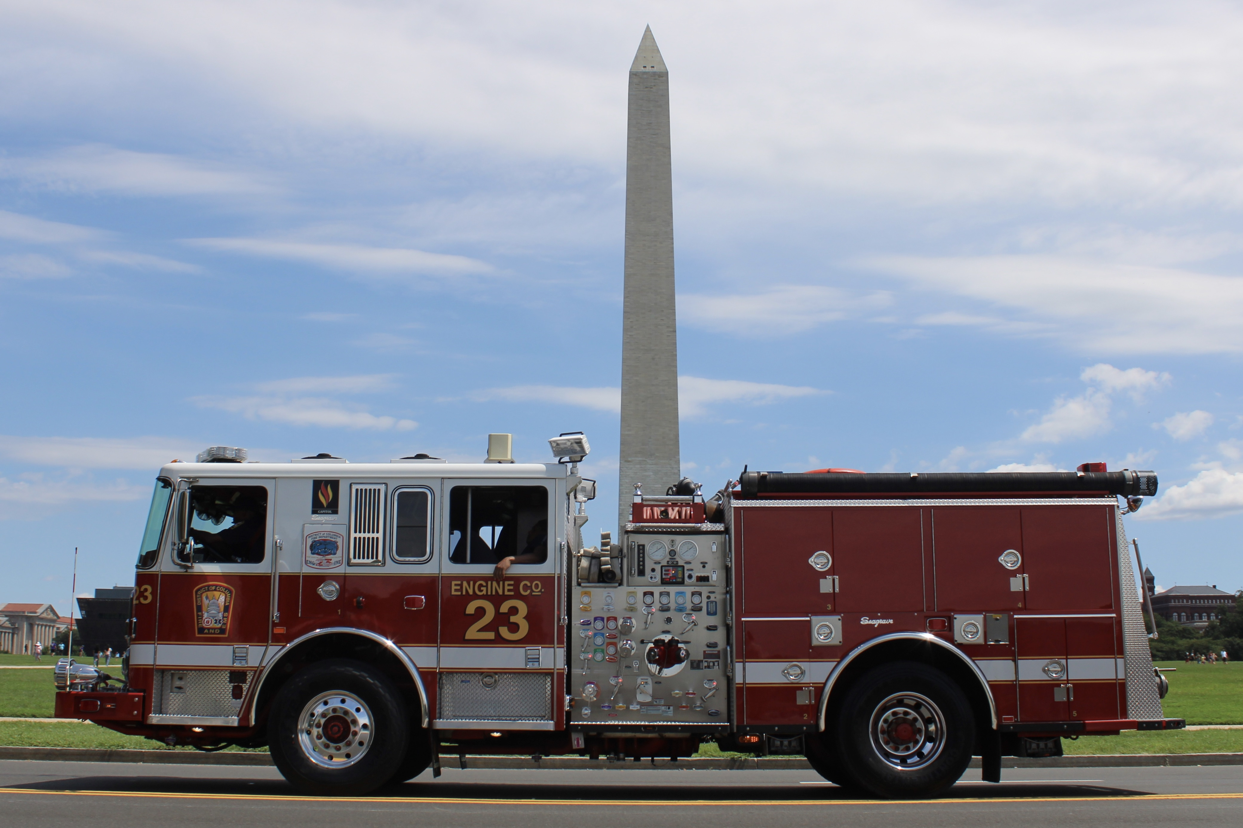 A photo  of District of Columbia Fire
            Engine 23, a 2018 Seagrave Capitol             taken by @riemergencyvehicles
