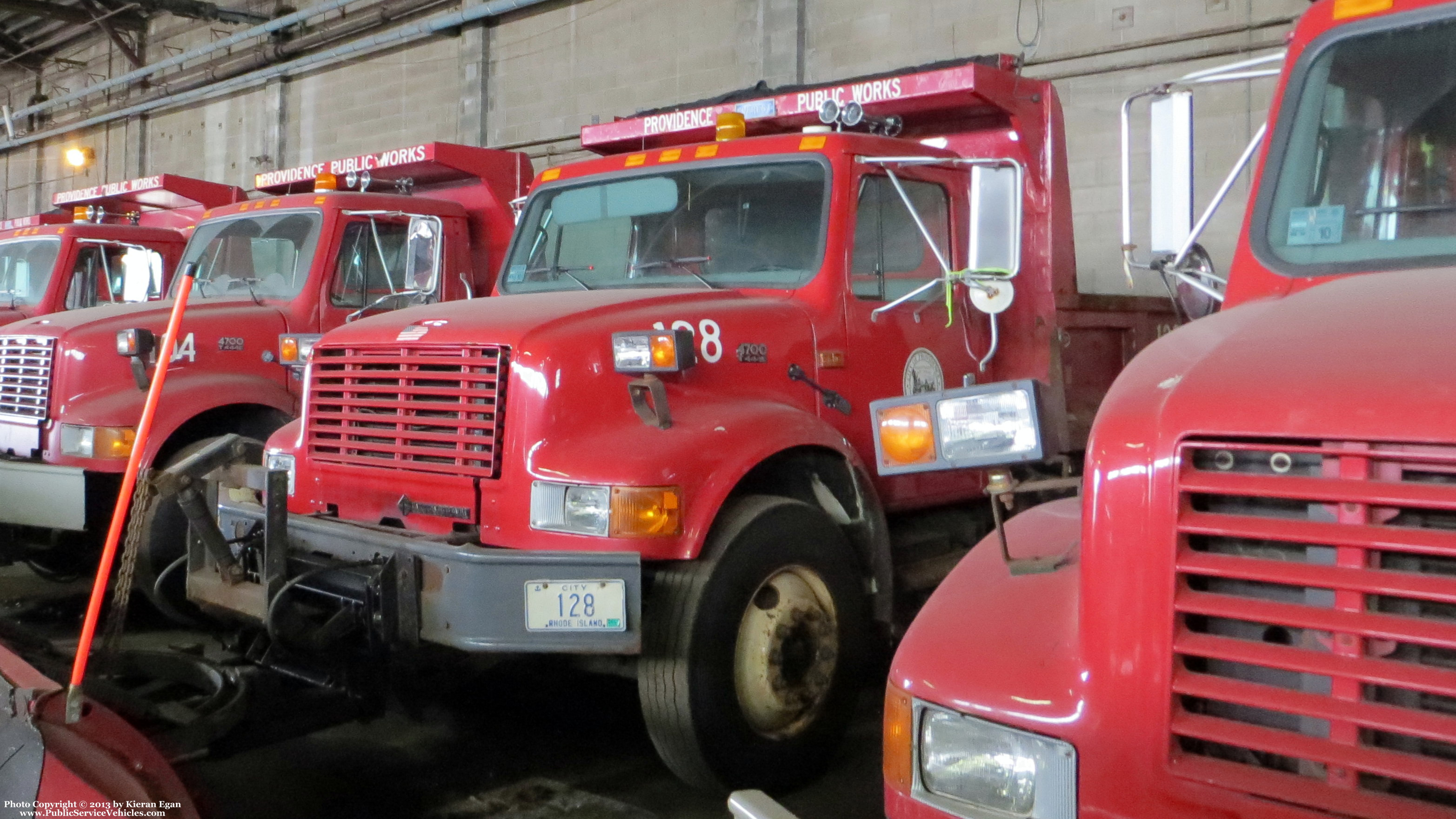 A photo  of Providence Highway Division
            Truck 128, a 1989-2001 International 4700             taken by Kieran Egan