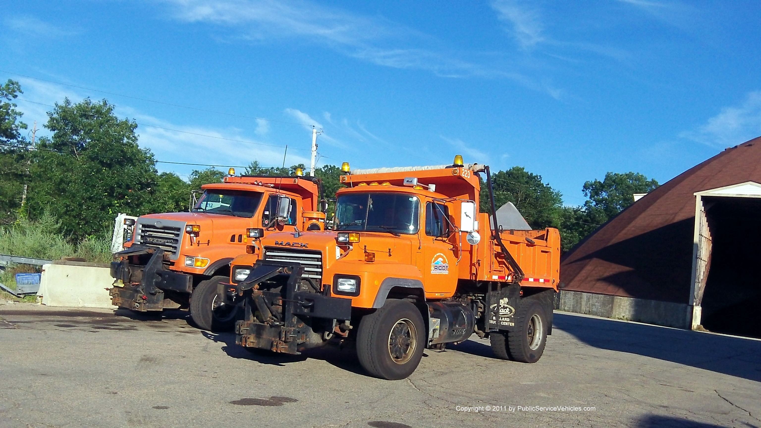 A photo  of Rhode Island Department of Transportation
            Truck 223, a 1990-2010 Mack             taken by Kieran Egan