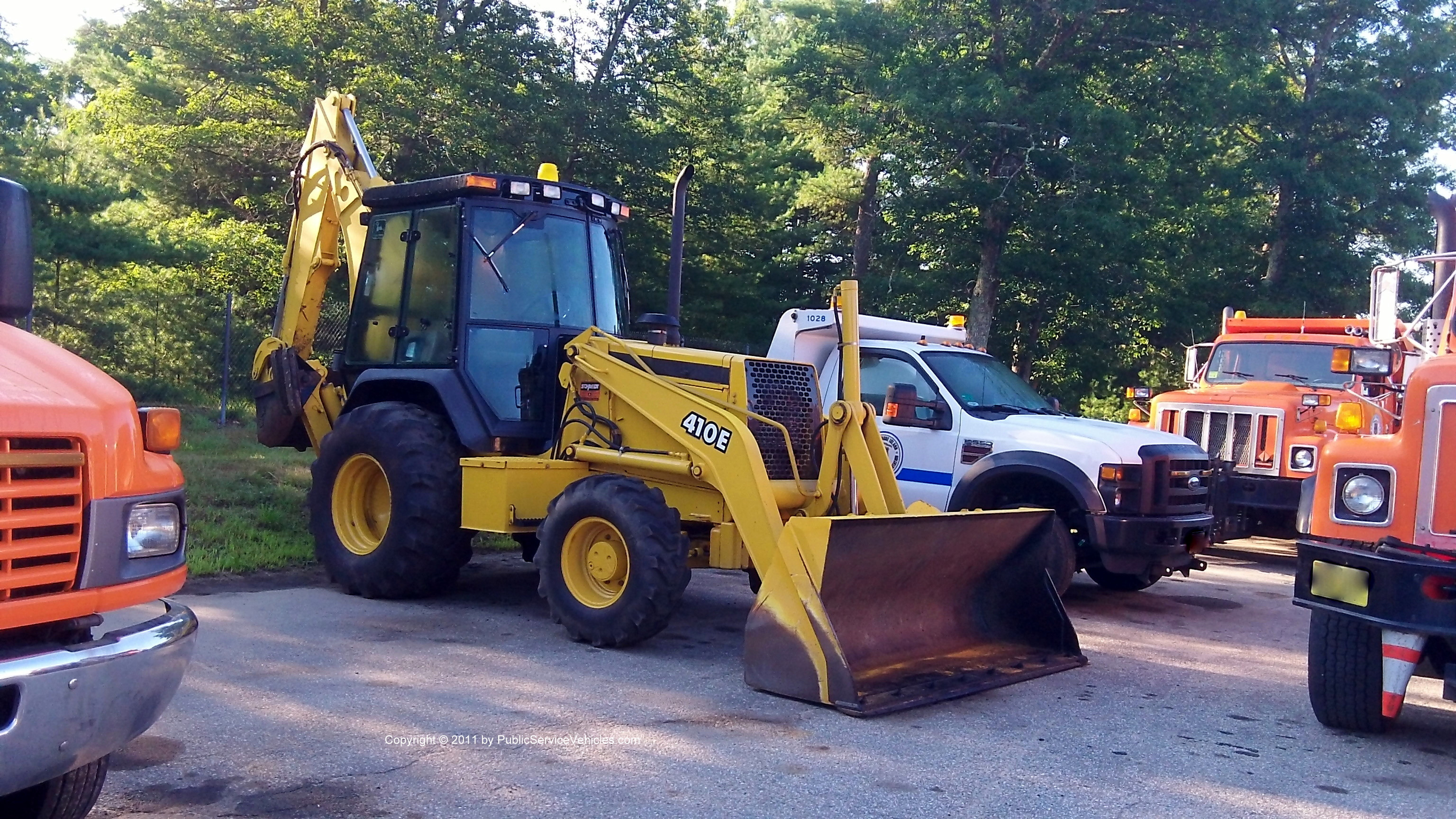 A photo  of Rhode Island Department of Transportation
            Backhoe 475, a 1990-2010 John Deere 410E             taken by Kieran Egan