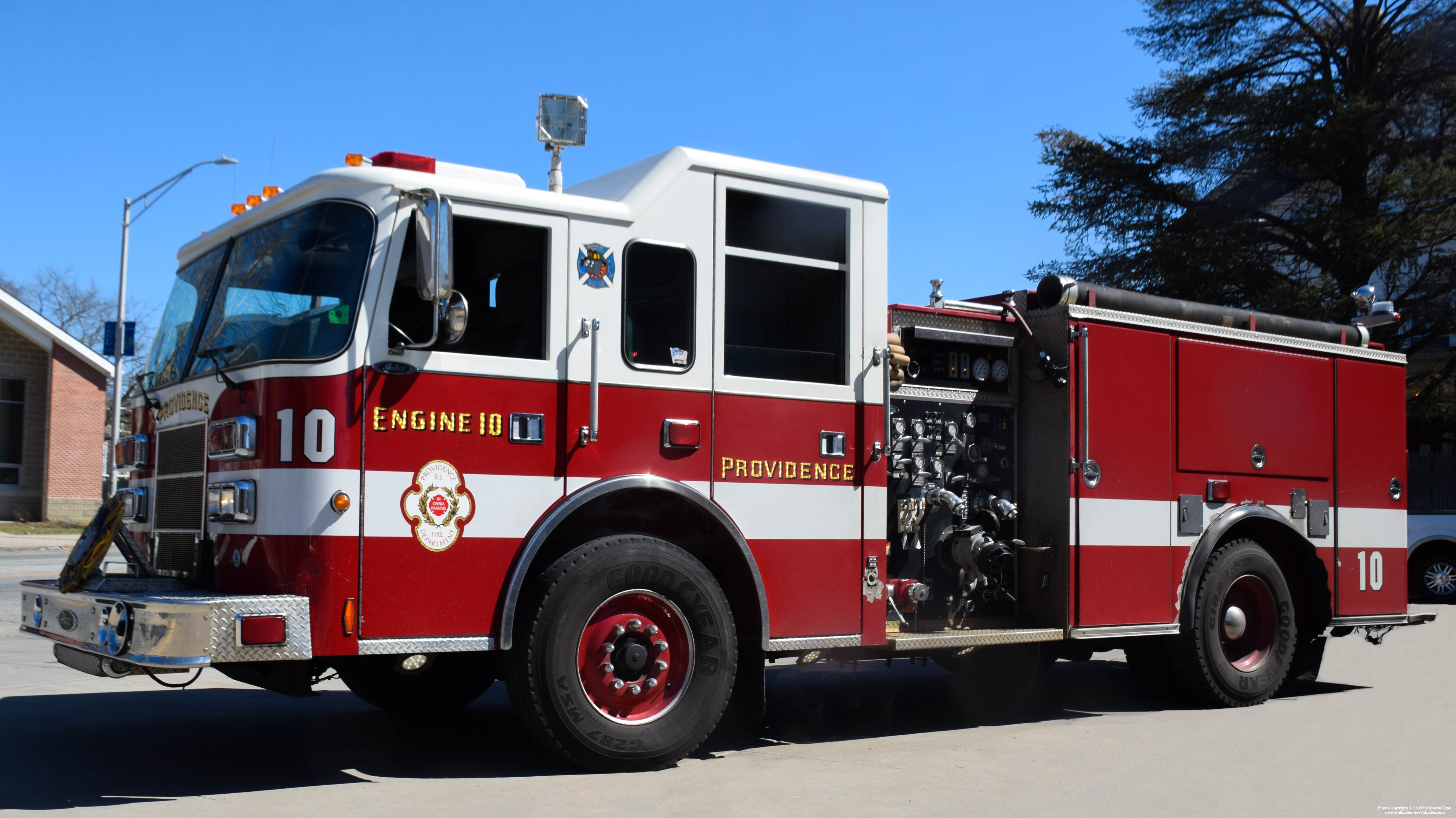 A photo  of Providence Fire
            Engine 10, a 2000 Pierce Sabre             taken by Kieran Egan