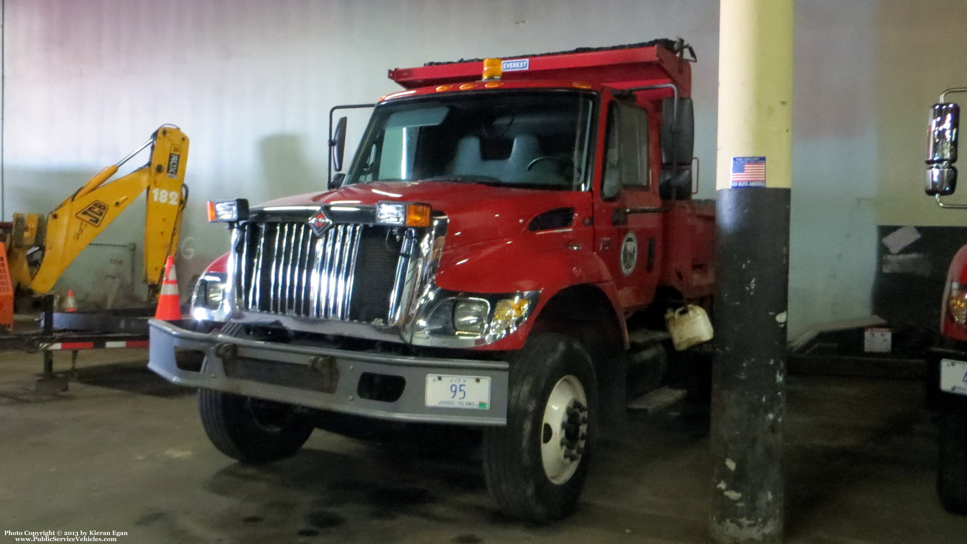 A photo  of Providence Highway Division
            Truck 95, a 2002-2012 International 7300             taken by Kieran Egan