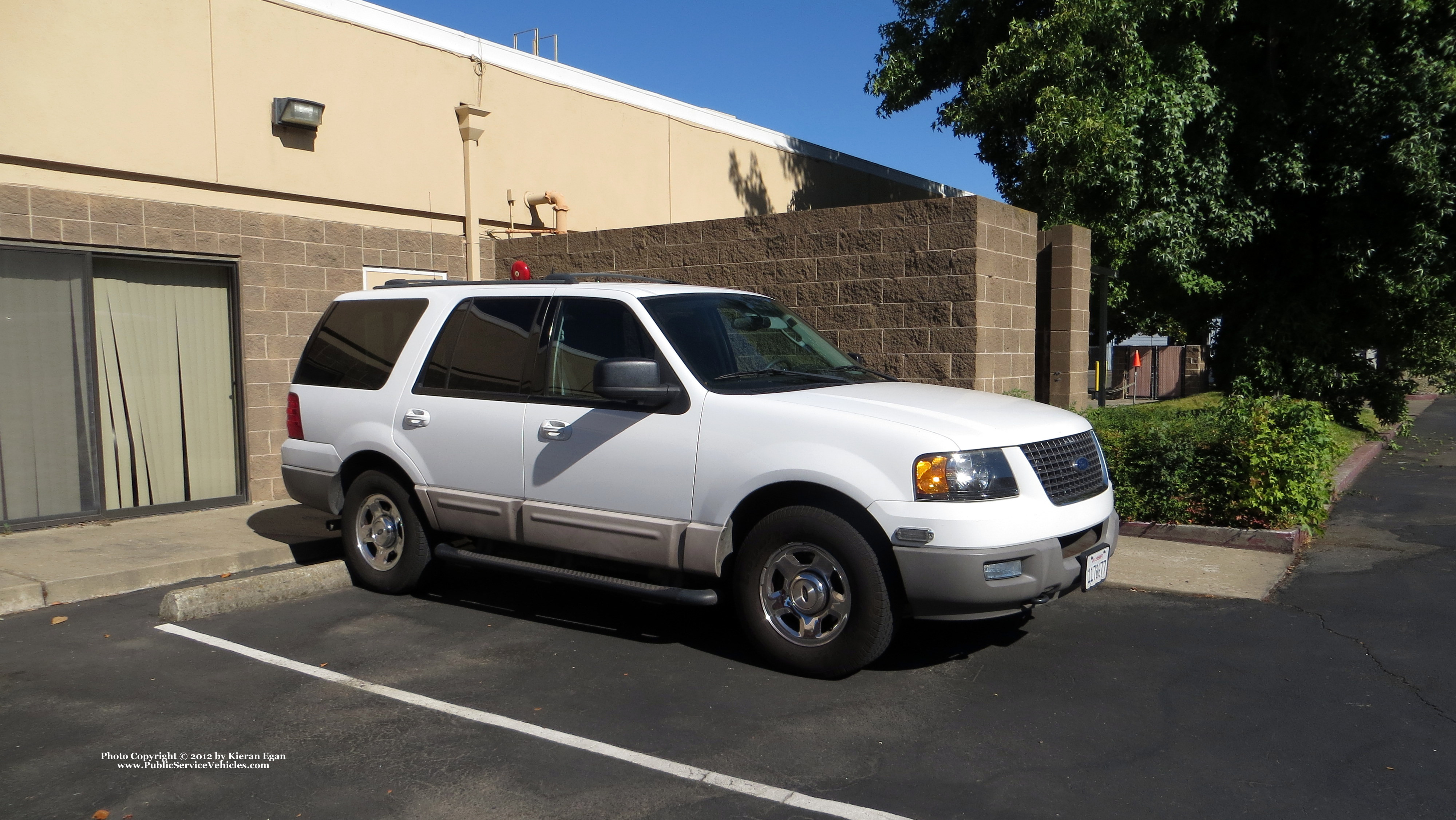 A photo  of Sacramento Metropolitan Fire District
            Captain's Unit, a 2003-2006 Ford Expedition             taken by Kieran Egan