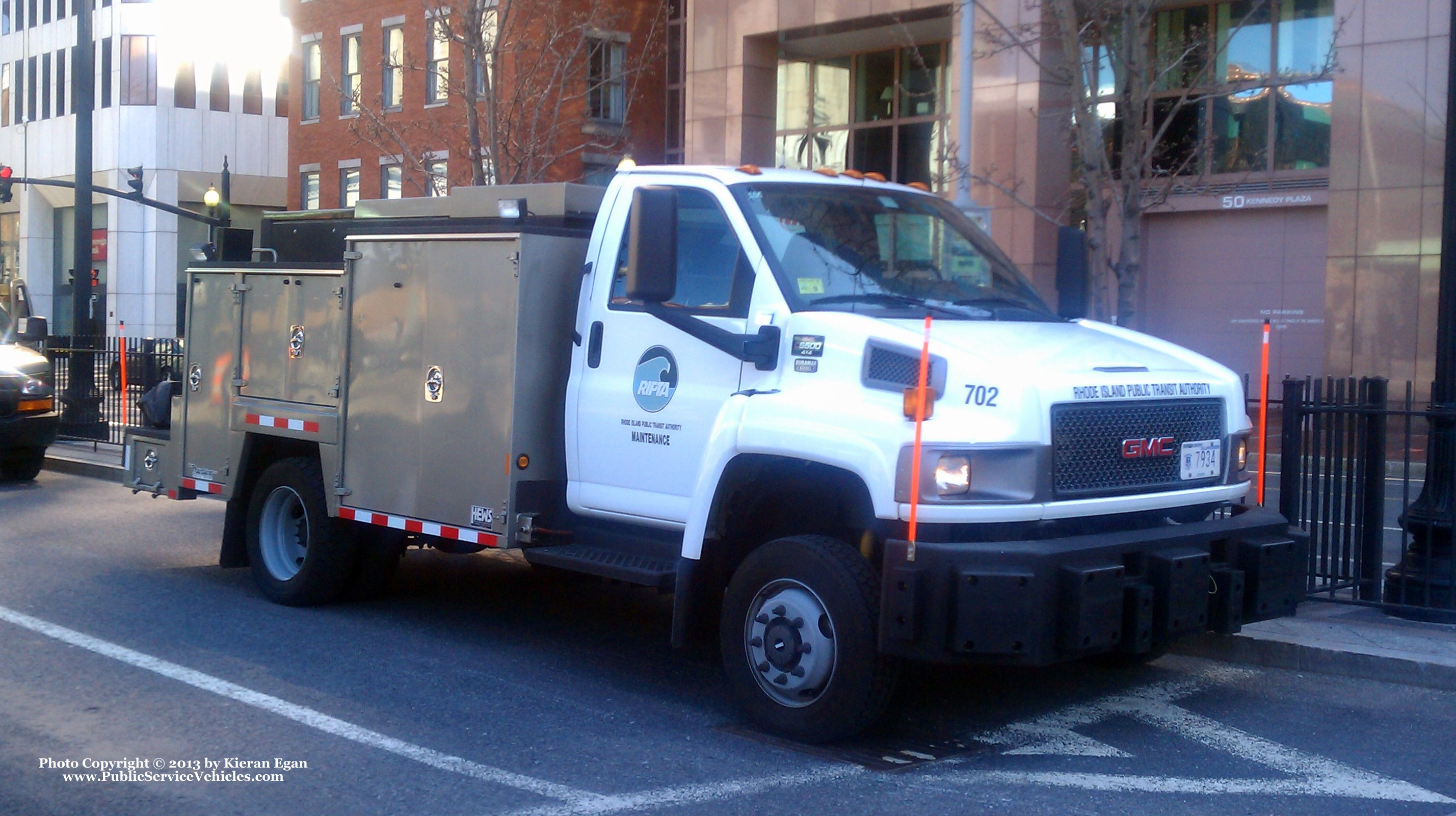 A photo  of Rhode Island Public Transit Authority
            Truck 40702, a 2007 GMC C5500             taken by Kieran Egan