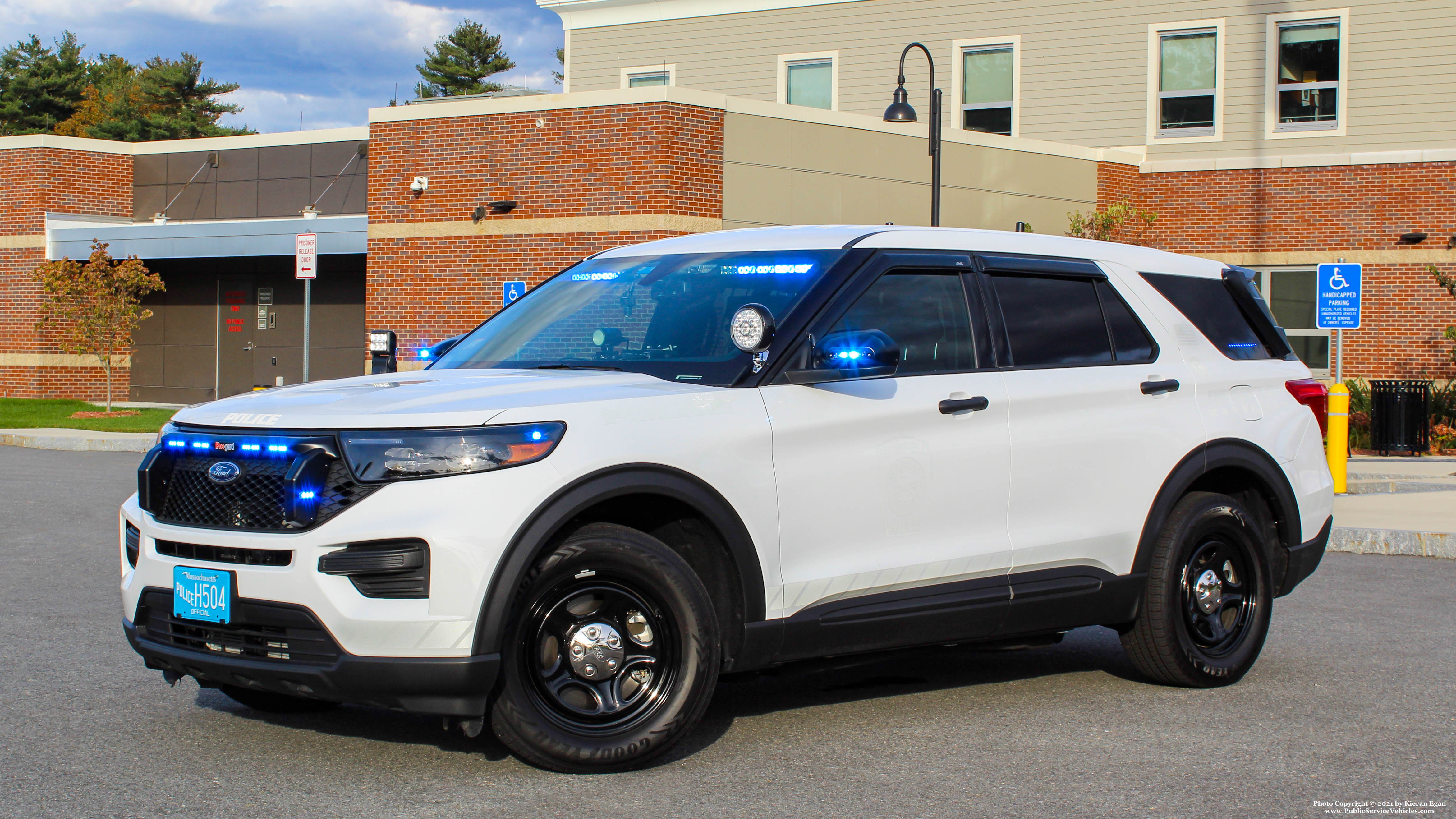 A photo  of Mansfield Police
            M6, a 2021 Ford Police Interceptor Utility Hybrid             taken by Kieran Egan