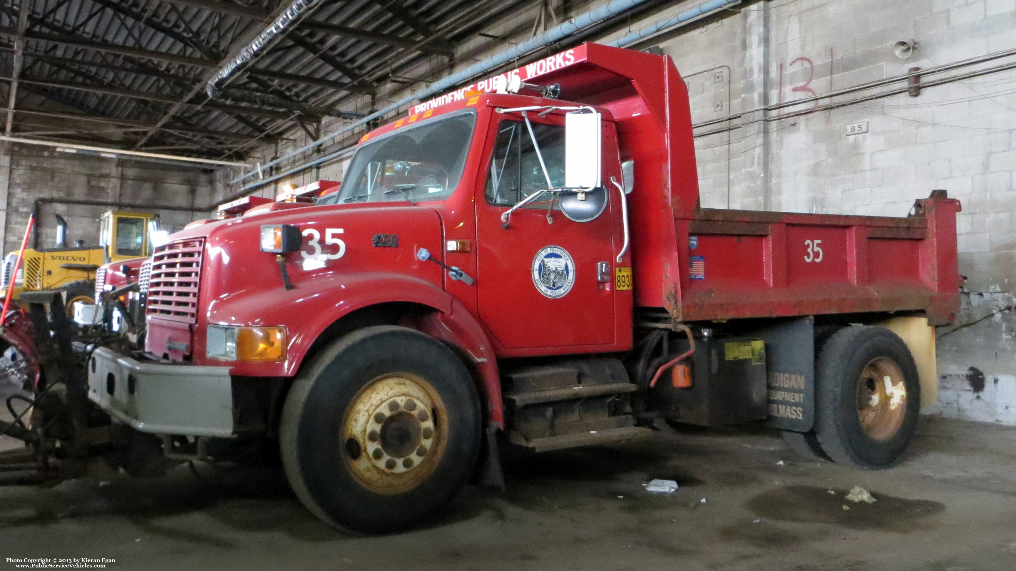 A photo  of Providence Highway Division
            Truck 35, a 1989-2001 International 4700             taken by Kieran Egan