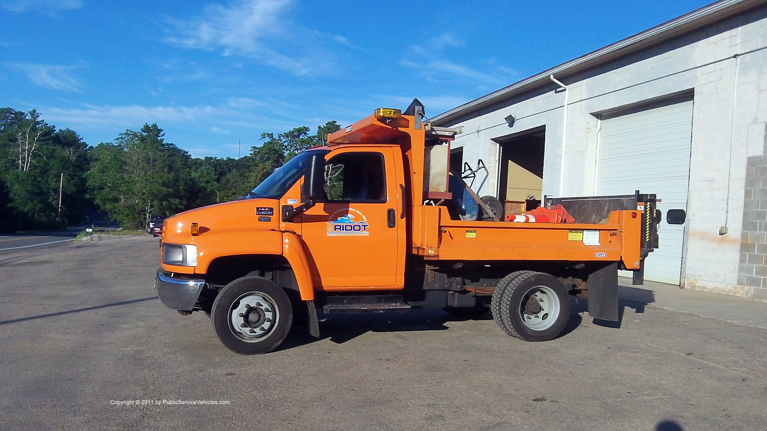 A photo  of Rhode Island Department of Transportation
            Truck 766, a 2003-2005 GMC C4500             taken by Kieran Egan