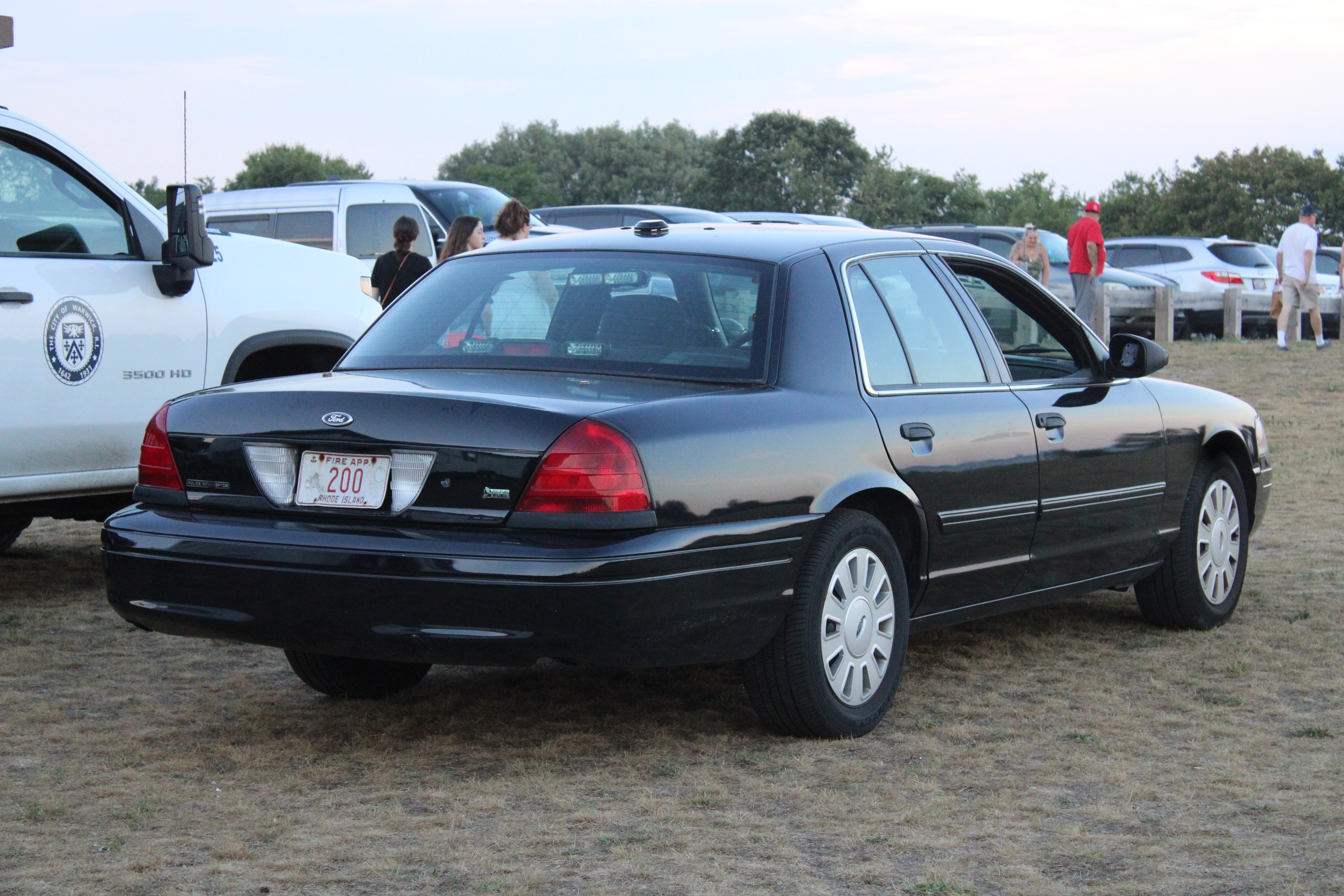 A photo  of Warwick Fire
            Car 32, a 2009-2011 Ford Crown Victoria Police Interceptor             taken by @riemergencyvehicles