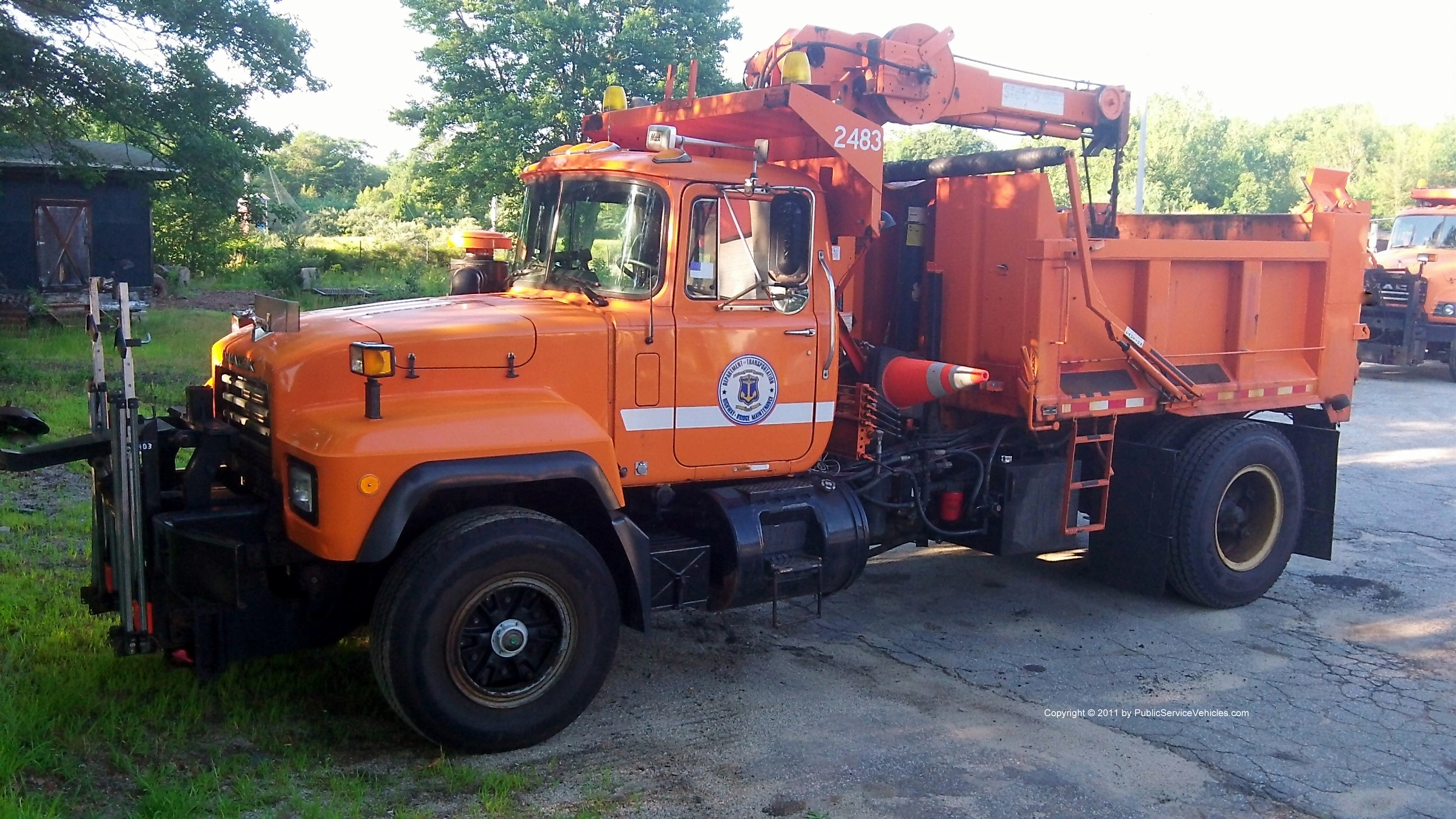 A photo  of Rhode Island Department of Transportation
            Truck 2483, a 1990-2010 Mack             taken by Kieran Egan