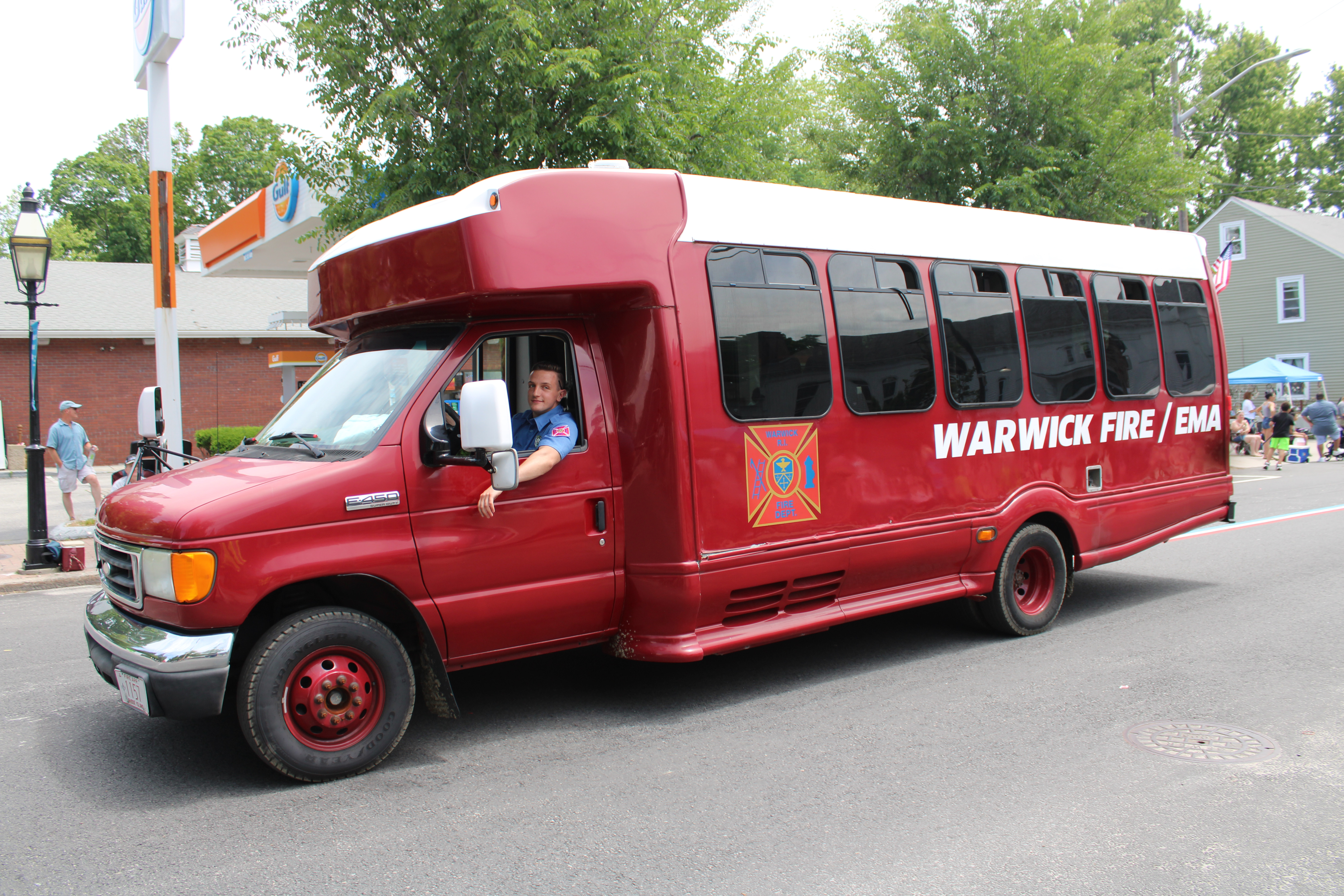 A photo  of Warwick Fire
            Transport Bus, a 1997-2007 Ford E-450 Bus             taken by @riemergencyvehicles