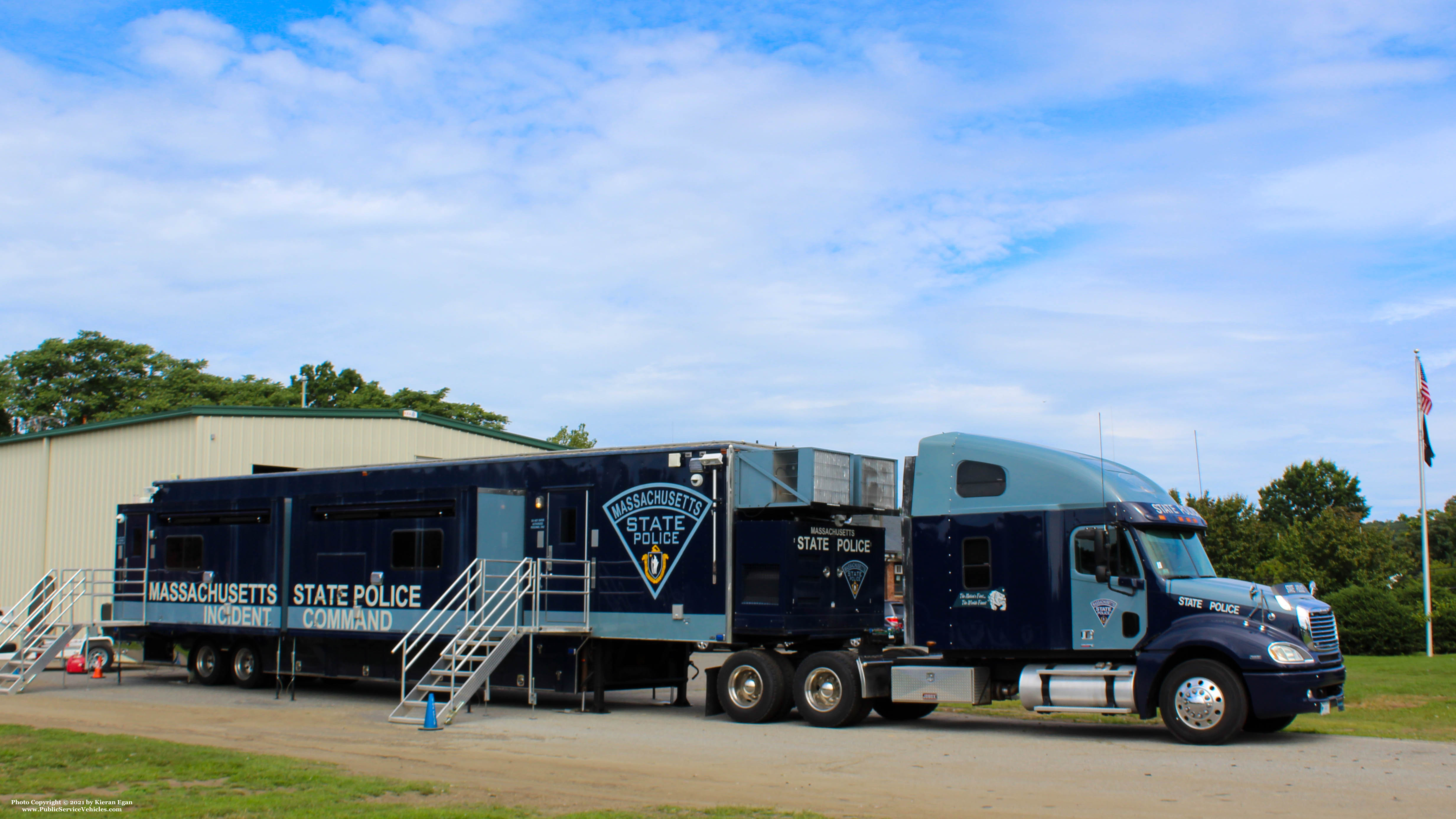 A photo  of Massachusetts State Police
            Truck 99, a 2004 Freightliner             taken by Kieran Egan