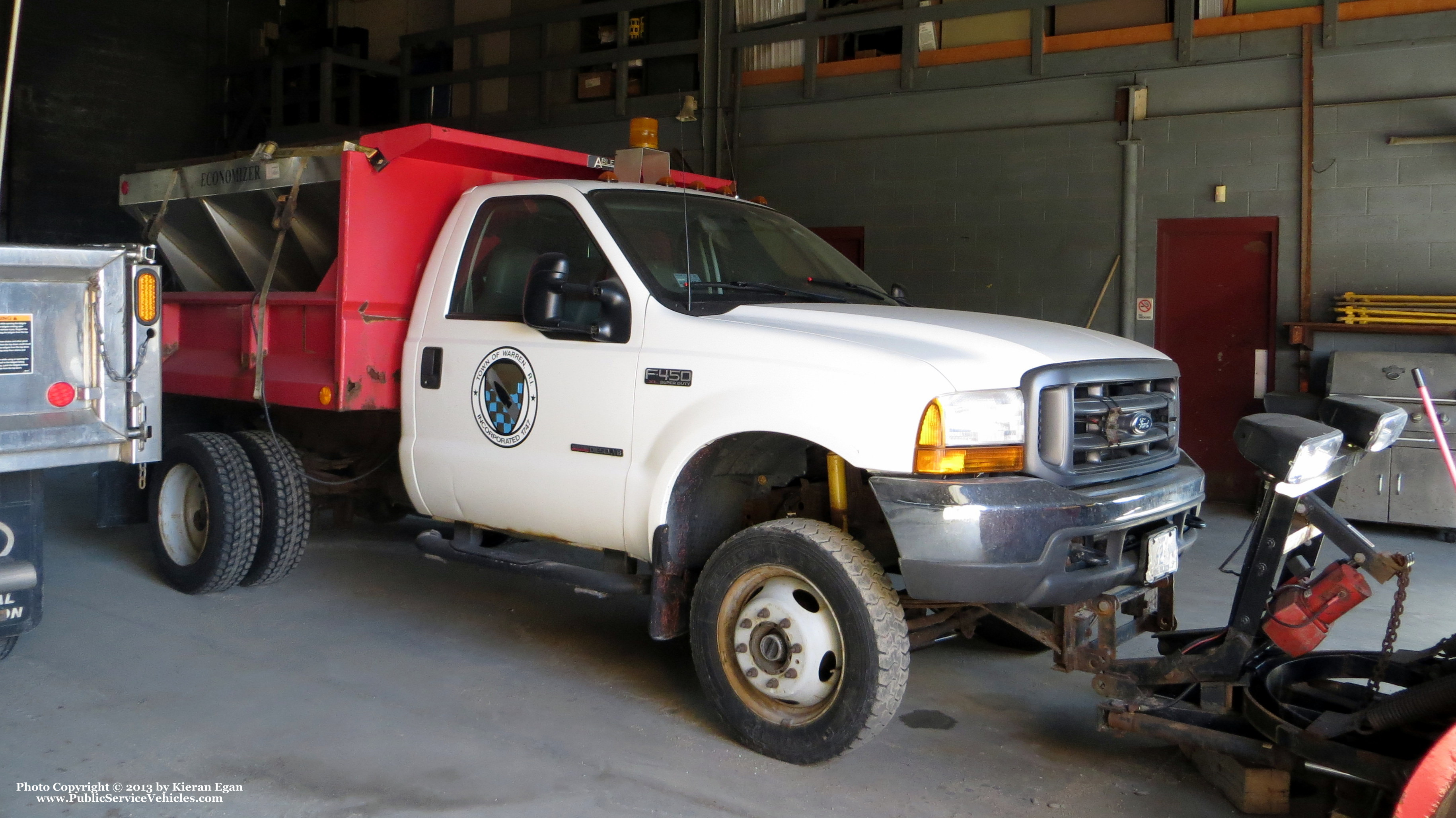 A photo  of Warren Public Works
            Truck 62, a 1999-2004 Ford F-450             taken by Kieran Egan