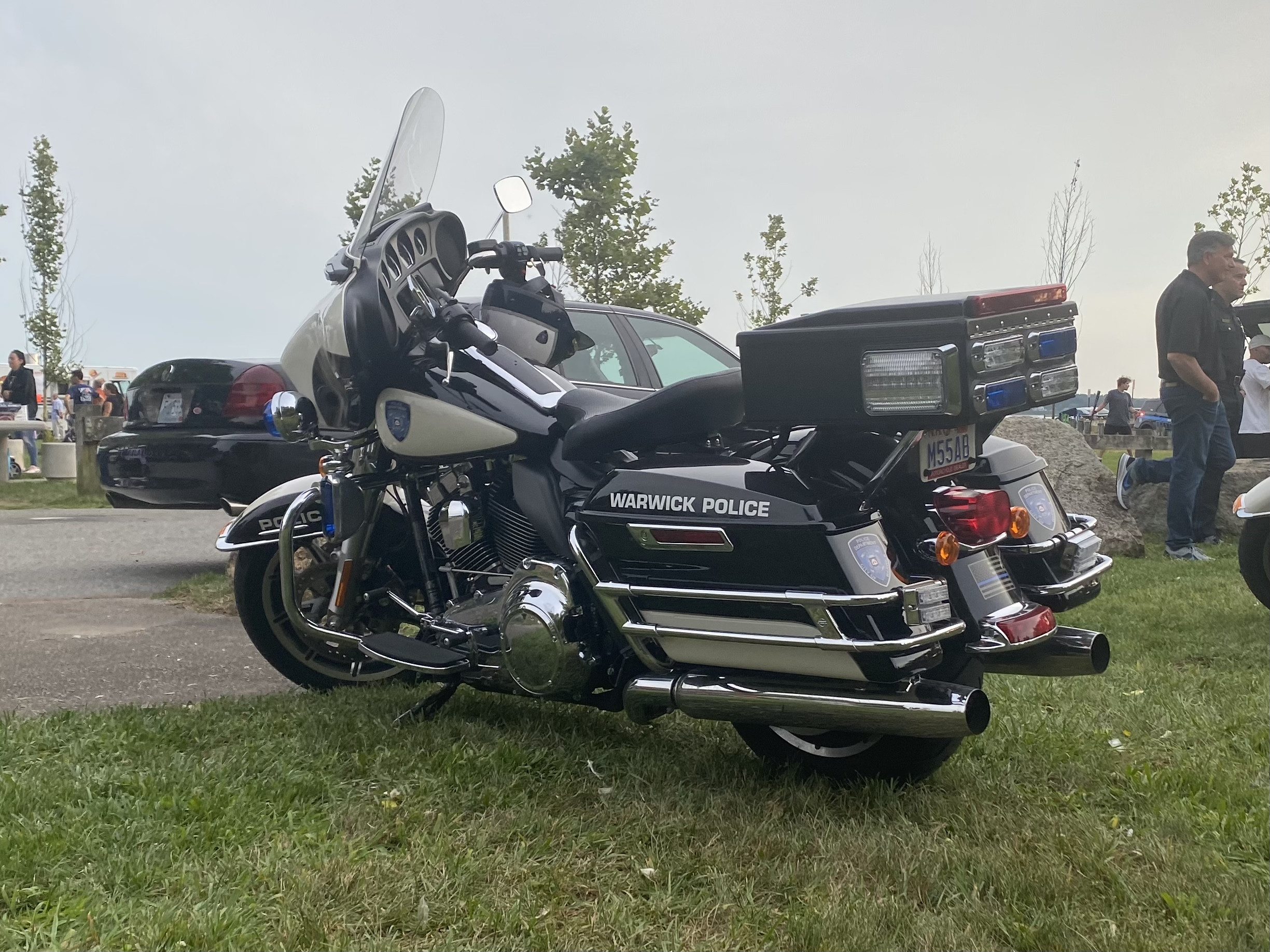 A photo  of Warwick Police
            Motorcycle, a 2015-2020 Harley-Davidson Electra Glide             taken by @riemergencyvehicles