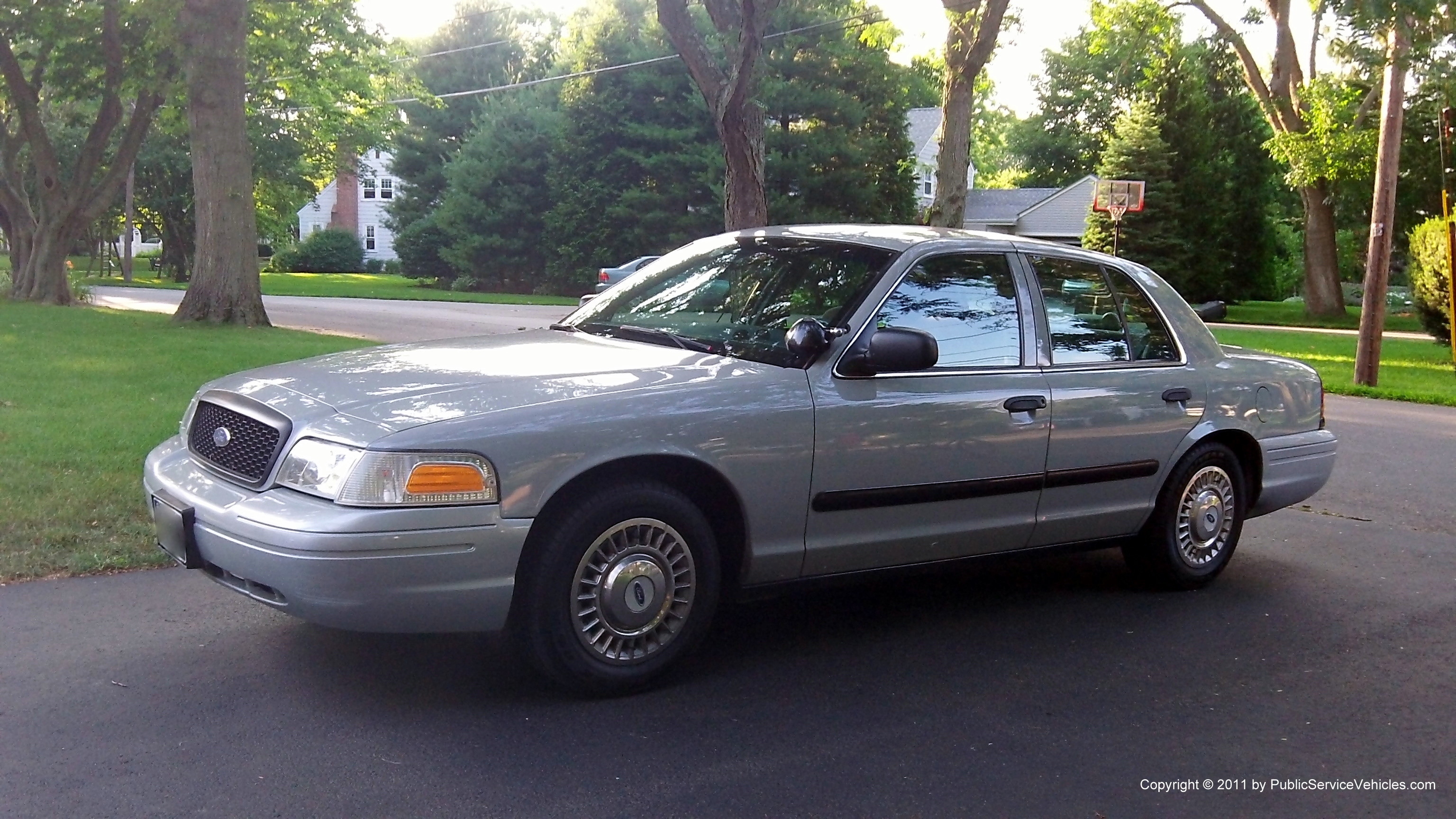 A photo  of Rhode Island State Police
            Cruiser 93, a 1998-2002 Ford Crown Victoria Police Interceptor             taken by Kieran Egan