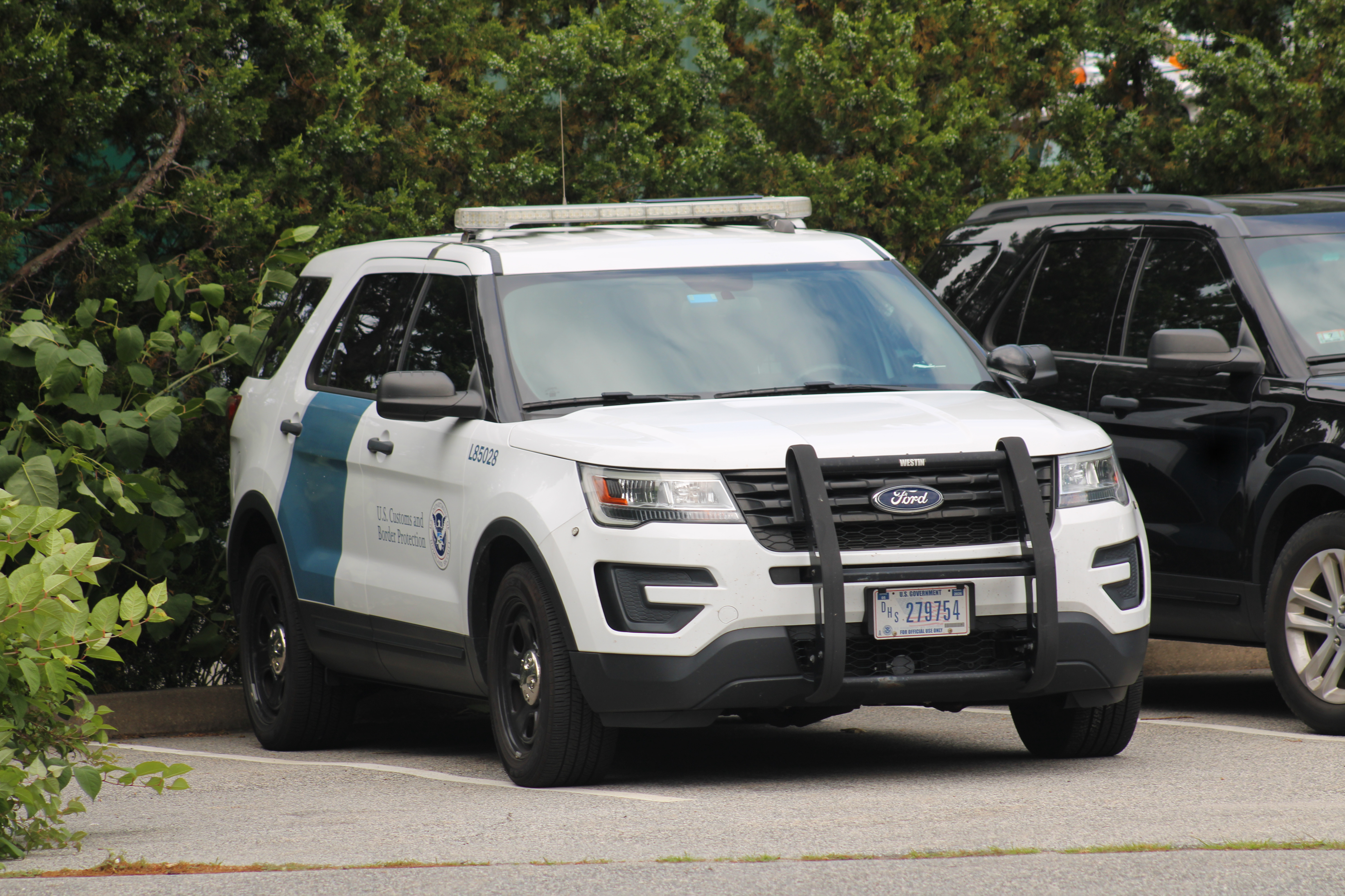 A photo  of US Customs and Border Protection
            Cruiser L85028, a 2016-2019 Ford Police Interceptor Utility             taken by @riemergencyvehicles