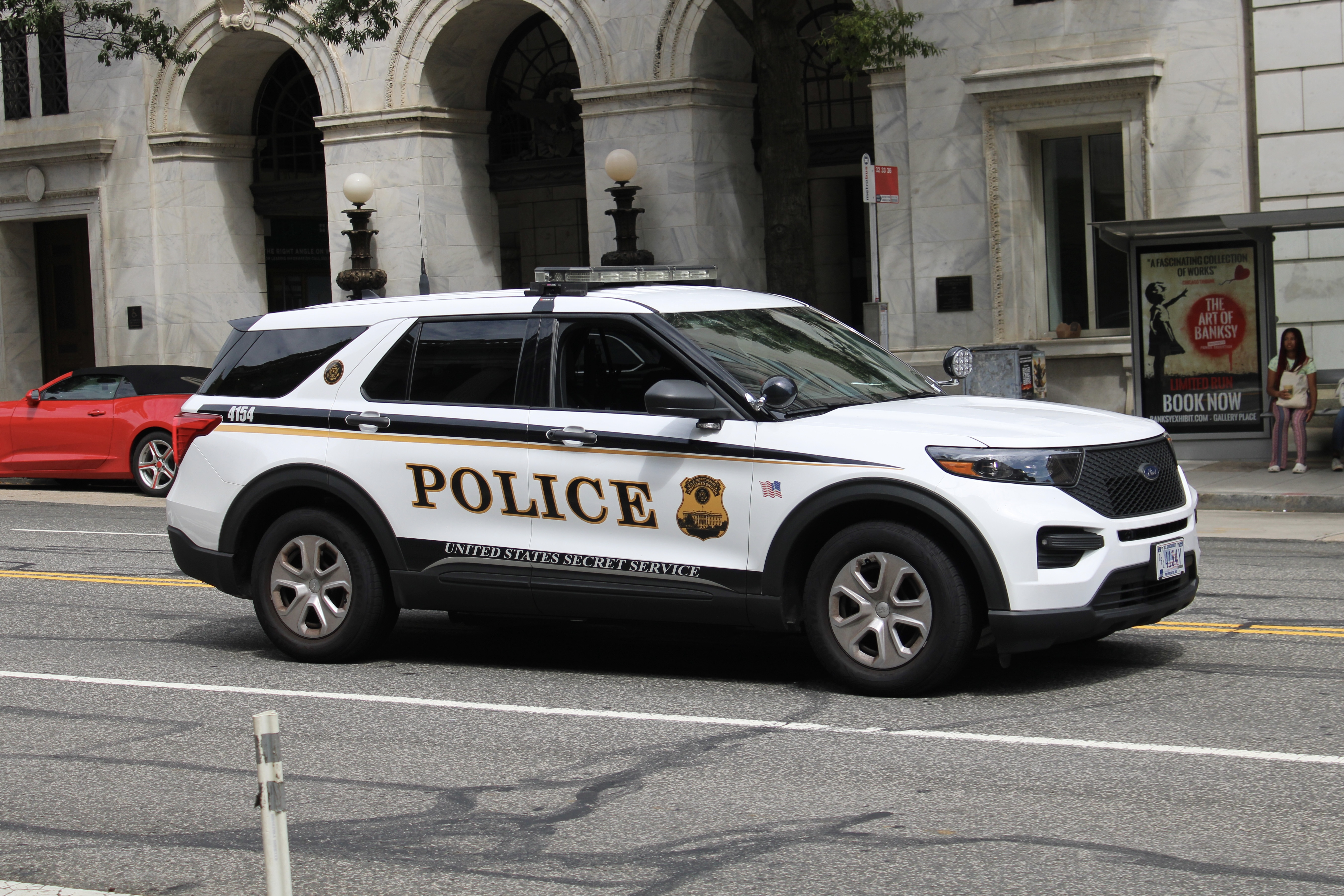 A photo  of United States Secret Service
            Cruiser 4154, a 2020-2022 Ford Police Interceptor Utility             taken by @riemergencyvehicles