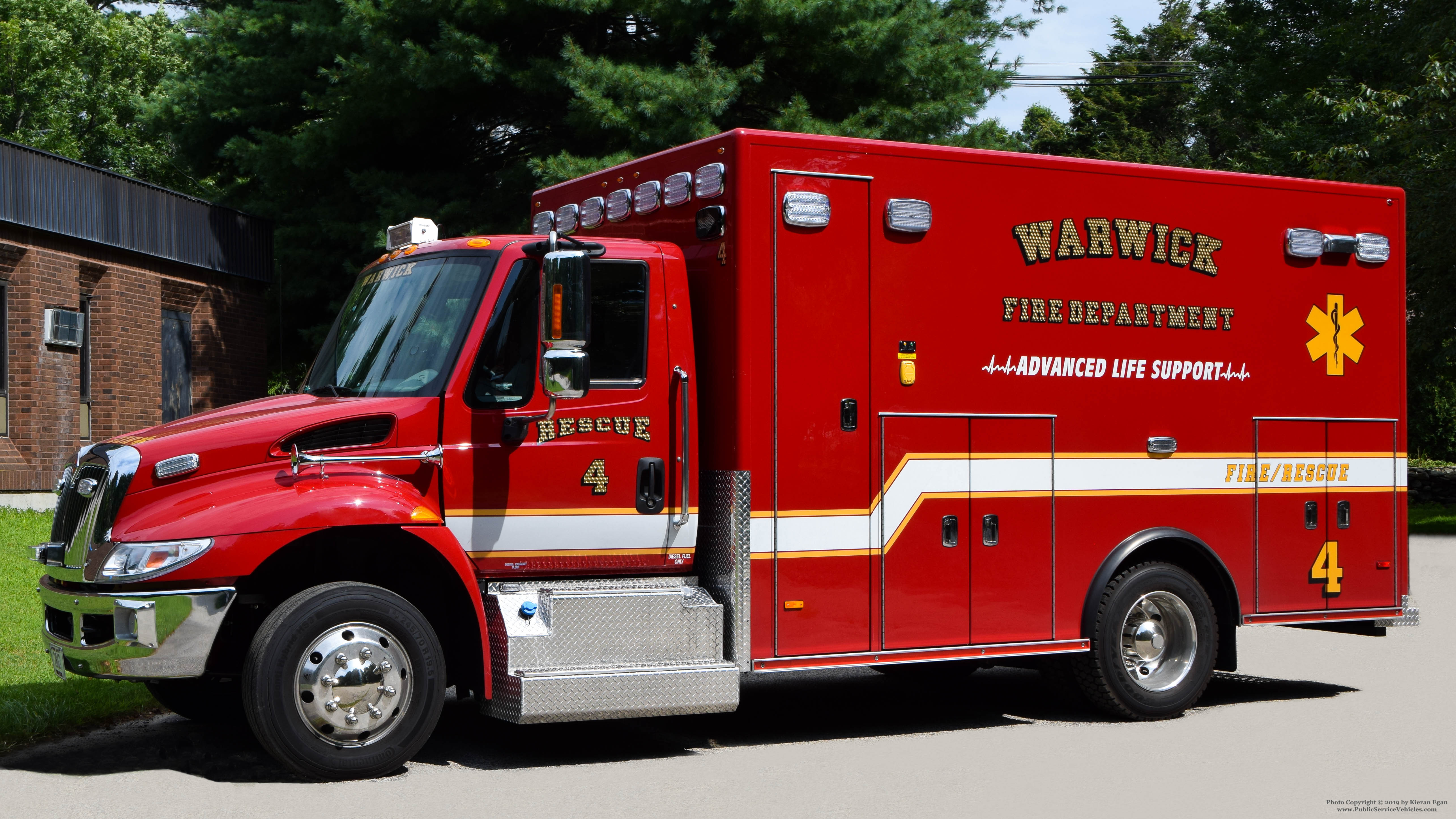 A photo  of Warwick Fire
            Rescue 4, a 2019 International DuraStar/PL Custom             taken by Kieran Egan