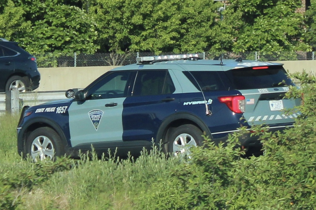 A photo  of Massachusetts State Police
            Cruiser 1657, a 2022 Ford Police Interceptor Utility Hybrid             taken by @riemergencyvehicles