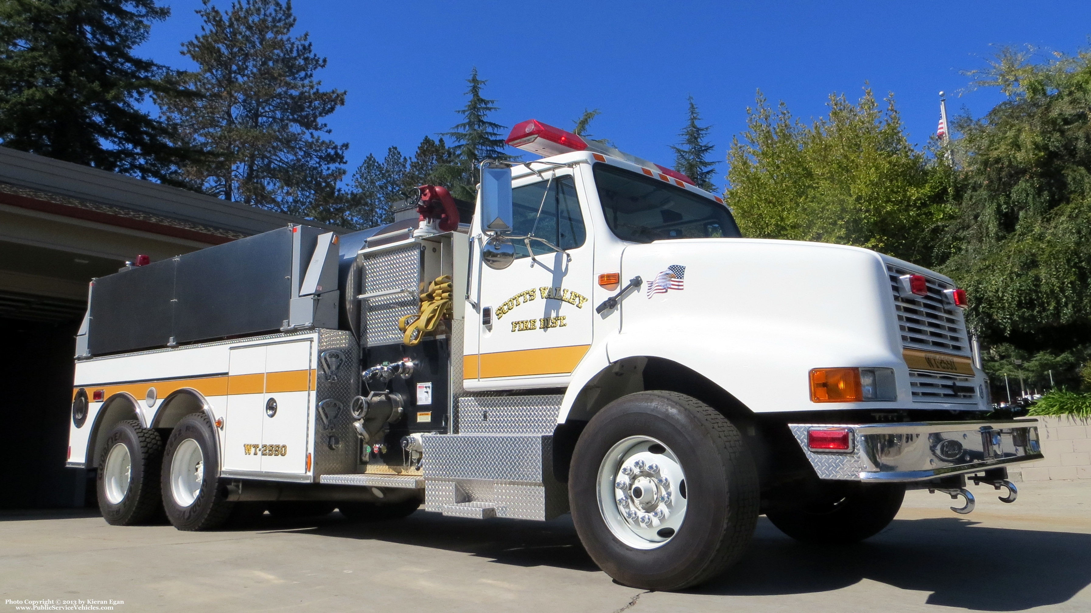 A photo  of Scotts Valley Fire
            Water Tender 2550, a 2001 International             taken by Kieran Egan