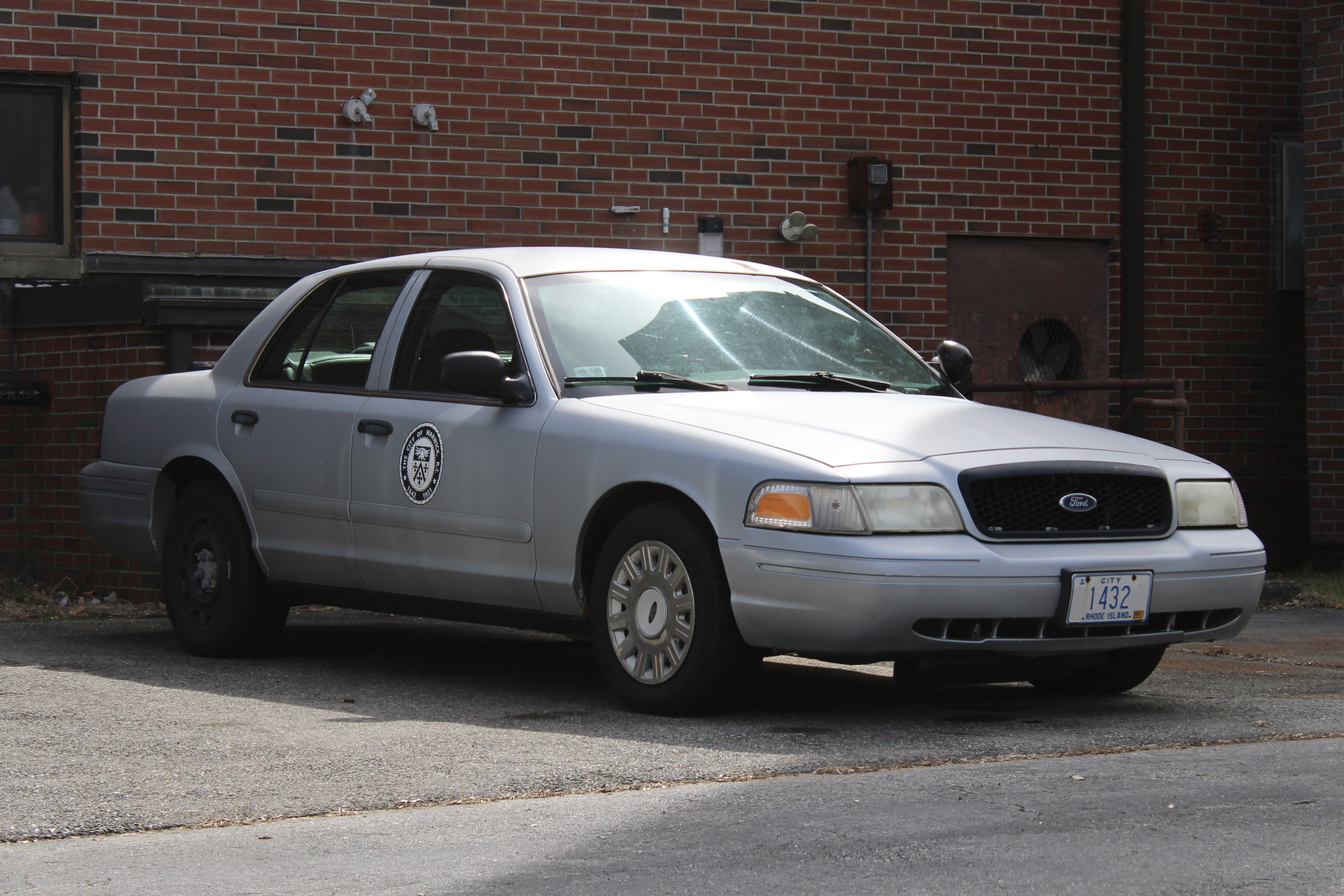 A photo  of Warwick Public Works
            Car 1432, a 2003-2005 Ford Crown Victoria Police Interceptor             taken by @riemergencyvehicles