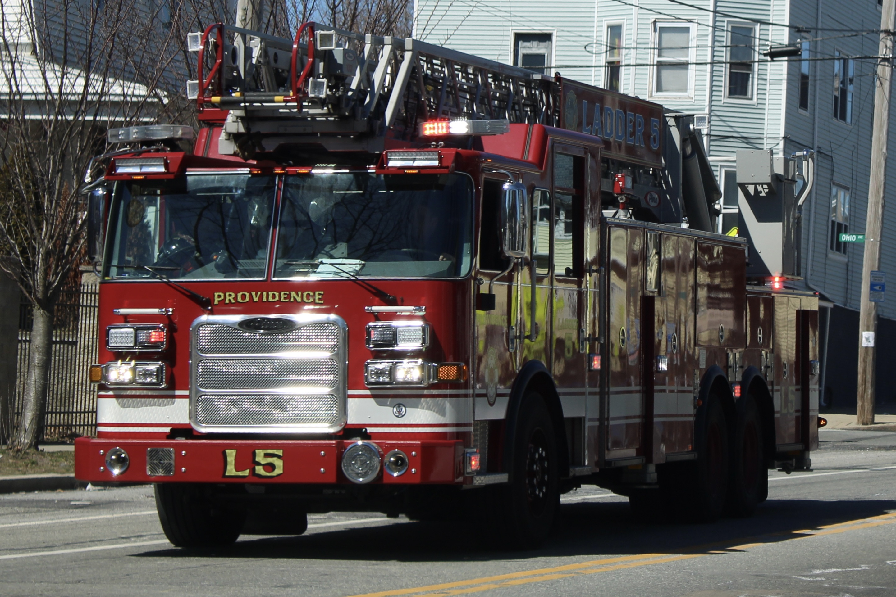 A photo  of Providence Fire
            Ladder 5, a 2021 Pierce Arrow XT             taken by @riemergencyvehicles