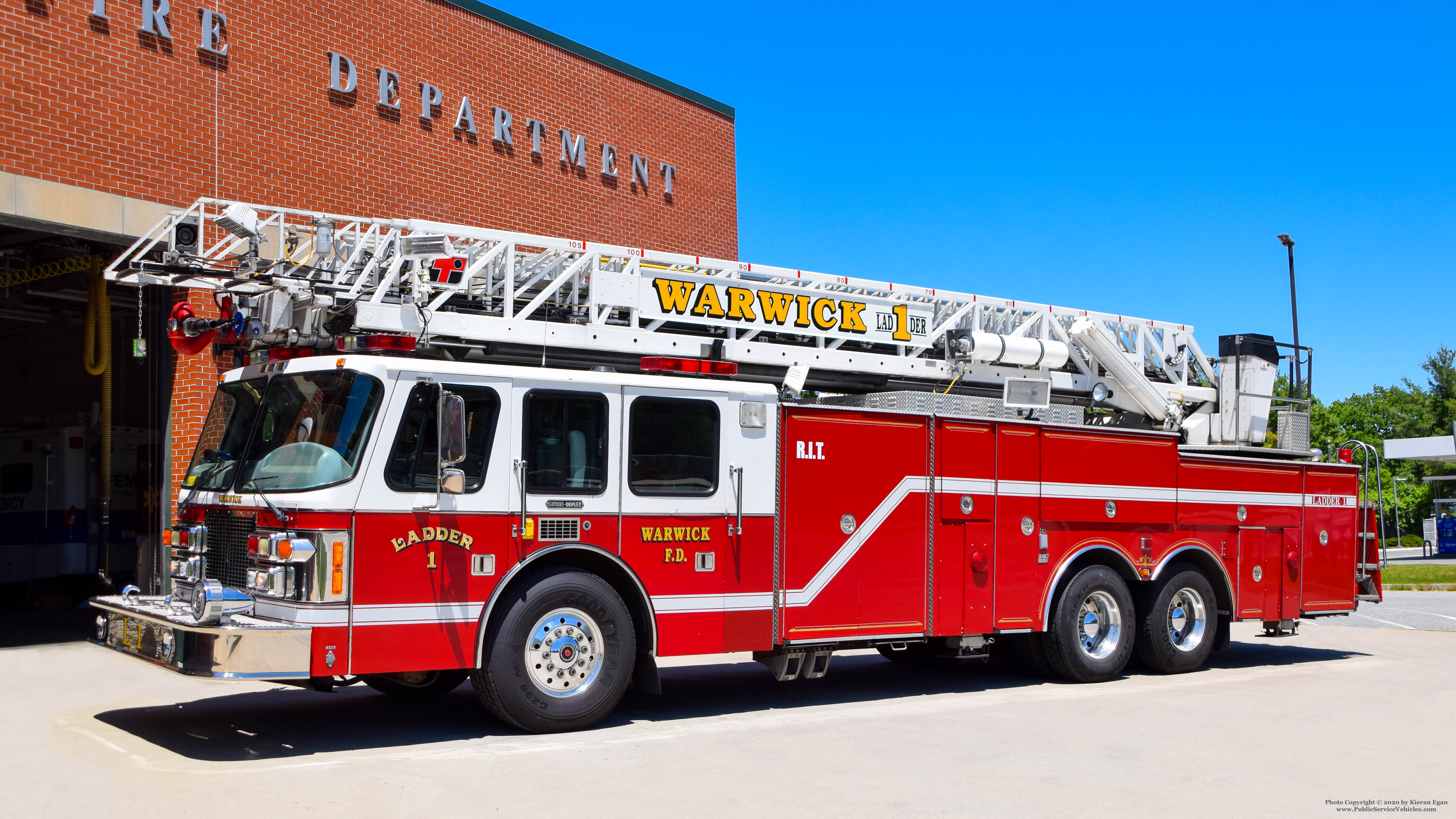 A photo of Warwick Fire
Ladder 1, a 1994 Simon-Duplex taken by Kieran Egan