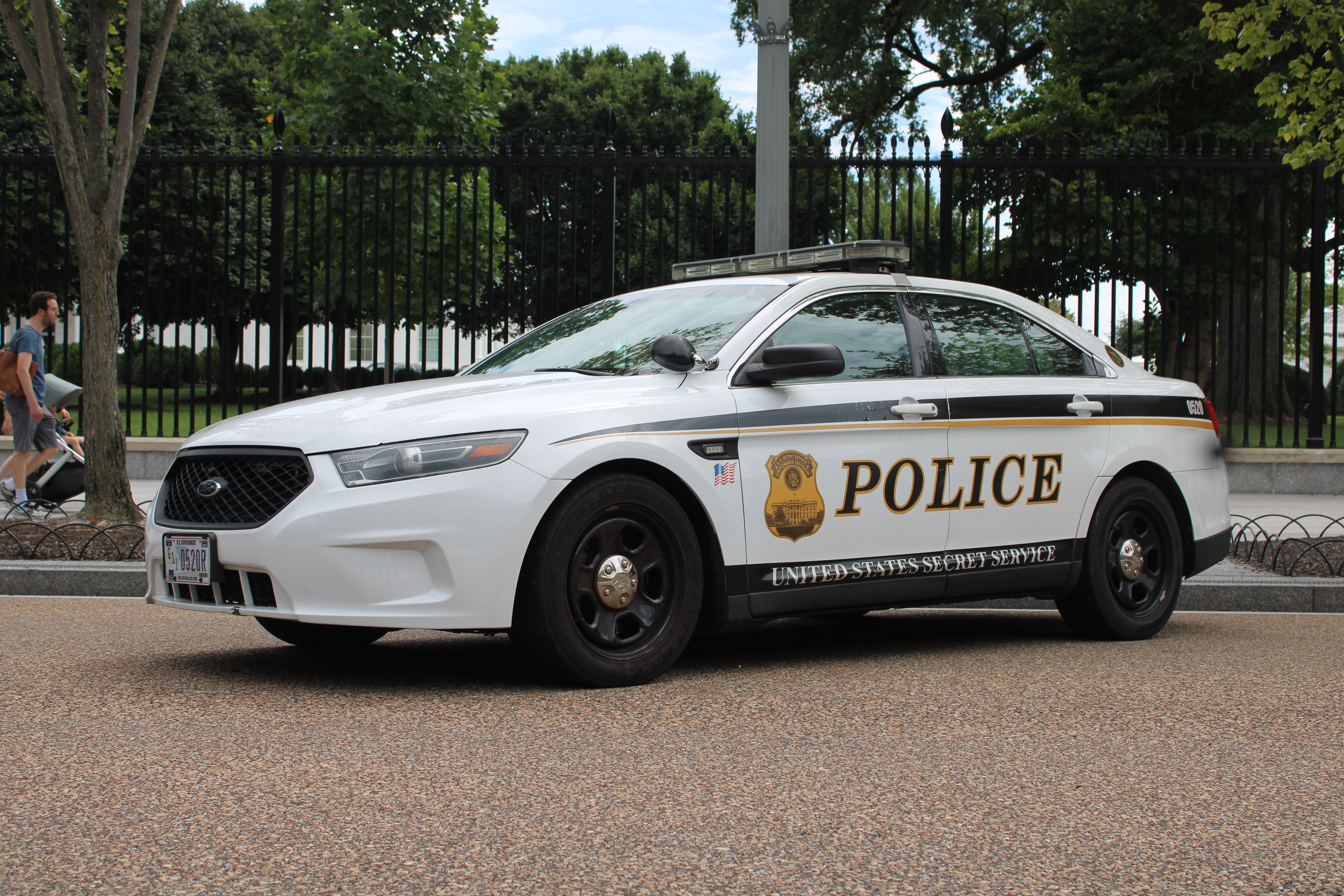 A photo  of United States Secret Service
            Cruiser 0520, a 2013-2019 Ford Police Interceptor Sedan             taken by @riemergencyvehicles