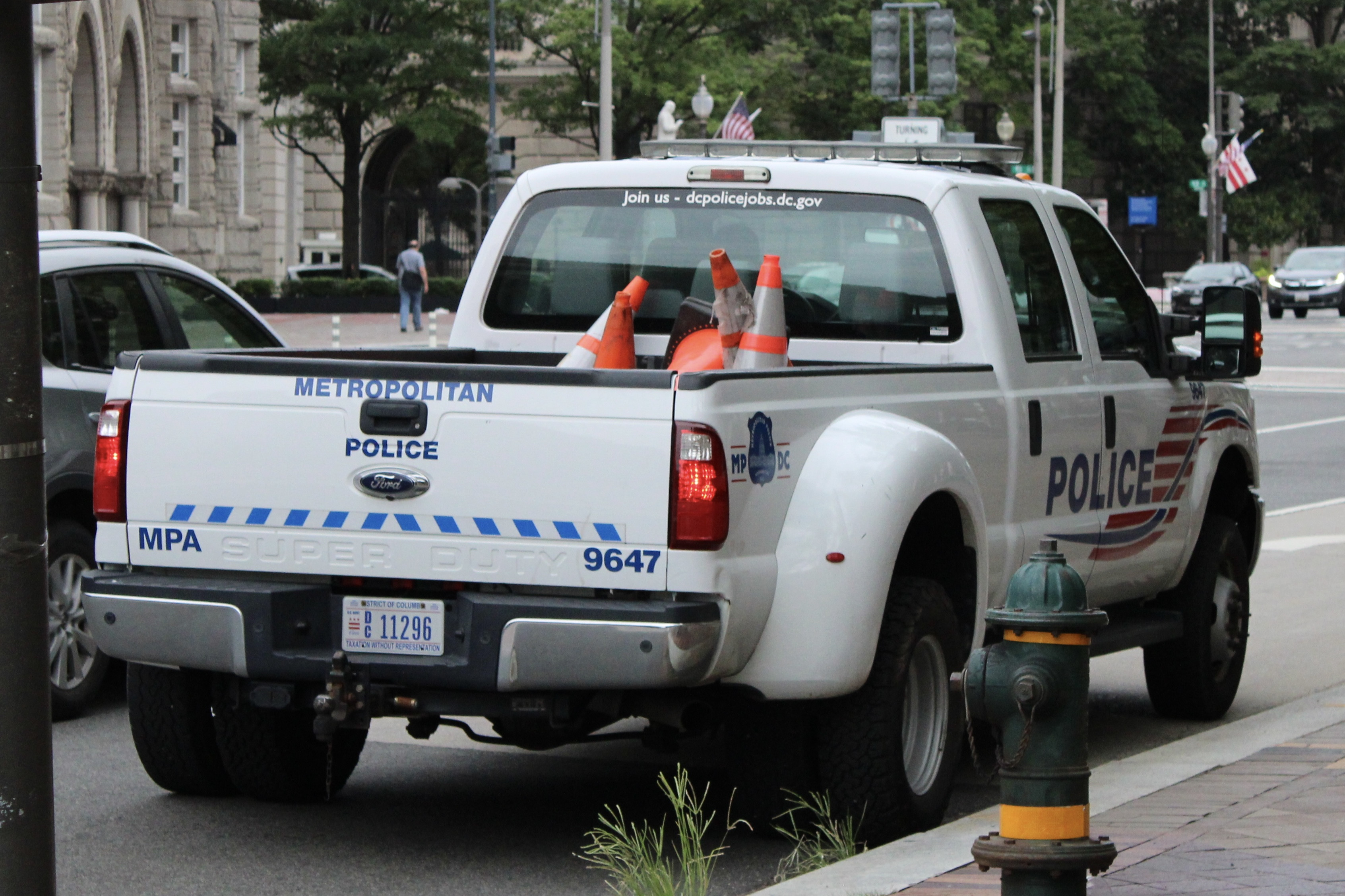 A photo  of Metropolitan Police Department of the District of Columbia
            Cruiser 9647, a 2016 Ford F-350 CrewCab 4x4             taken by @riemergencyvehicles