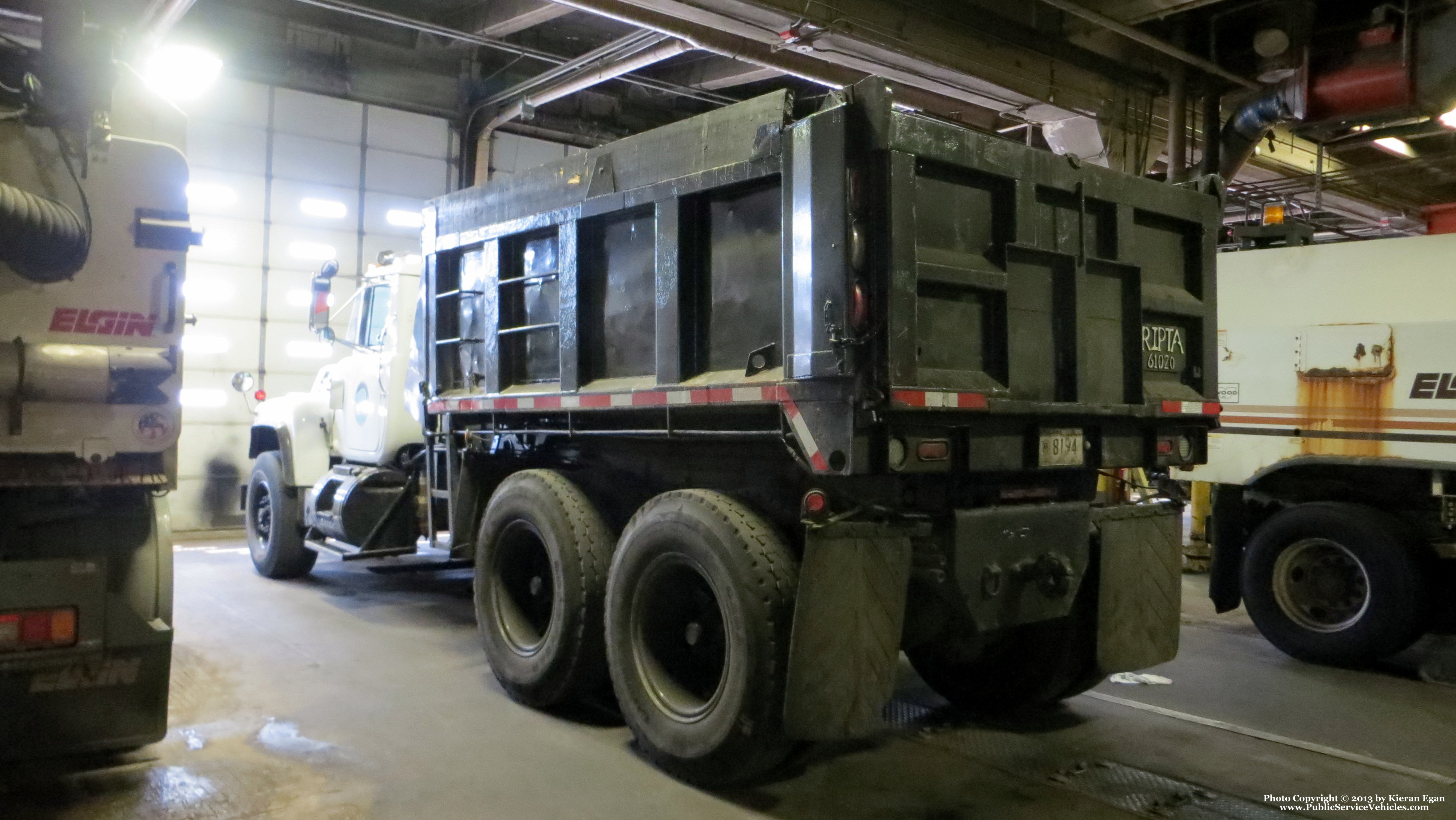 A photo  of Rhode Island Public Transit Authority
            Truck 61020, a 1980-2000 Mack             taken by Kieran Egan