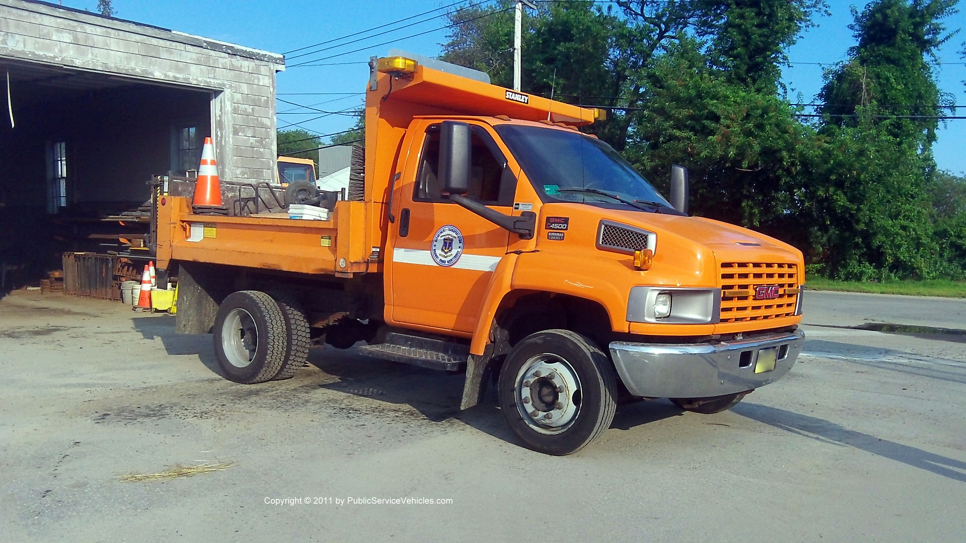 A photo  of Rhode Island Department of Transportation
            Truck 769, a 2003-2005 GMC C4500             taken by Kieran Egan