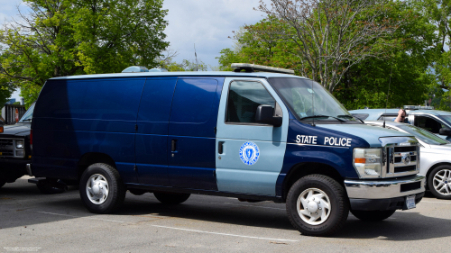Additional photo  of Massachusetts State Police
                    Cruiser 2210, a 2008 Ford E-Series                     taken by Nicholas You