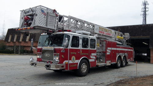 Additional photo  of Portsmouth Fire
                    Tower Ladder 1, a 2002 E-One Cyclone II                     taken by Kieran Egan