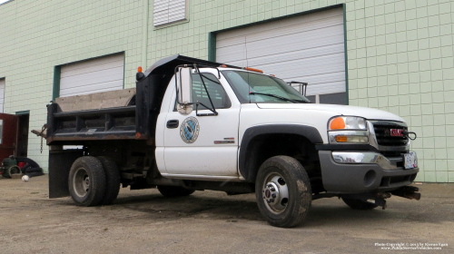 Additional photo  of Warren Public Works
                    Truck 915, a 1999-2006 GMC 3500                     taken by Kieran Egan