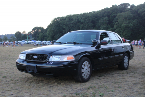 Additional photo  of Warwick Fire
                    Car 32, a 2009-2011 Ford Crown Victoria Police Interceptor                     taken by @riemergencyvehicles