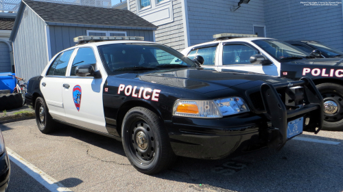 Additional photo  of Narragansett Police
                    Car 12, a 2009-2011 Ford Crown Victoria Police Interceptor                     taken by Kieran Egan